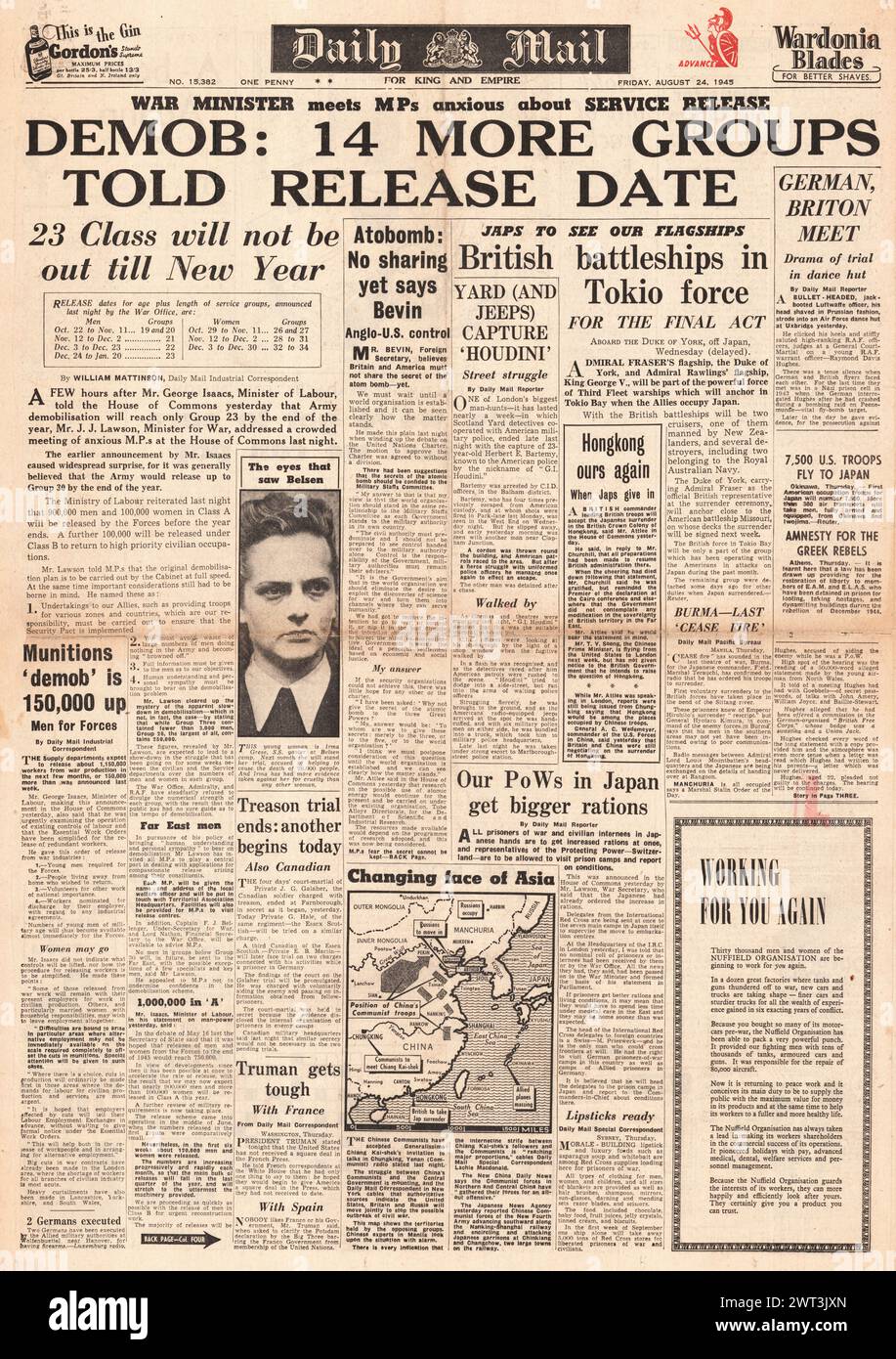 1945 la prima pagina del Daily mail riporta piani di smobilitazione, la resa delle forze giapponesi a Hong Kong e Irma Grese Foto Stock
