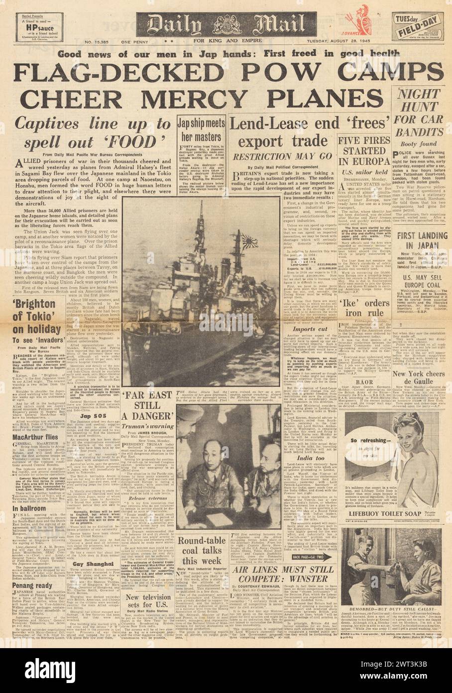 1945 la prima pagina del Daily mail riportava i prigionieri gli aerei pietà sul Giappone e i giapponesi firmarono il cessate il fuoco in Birmania Foto Stock