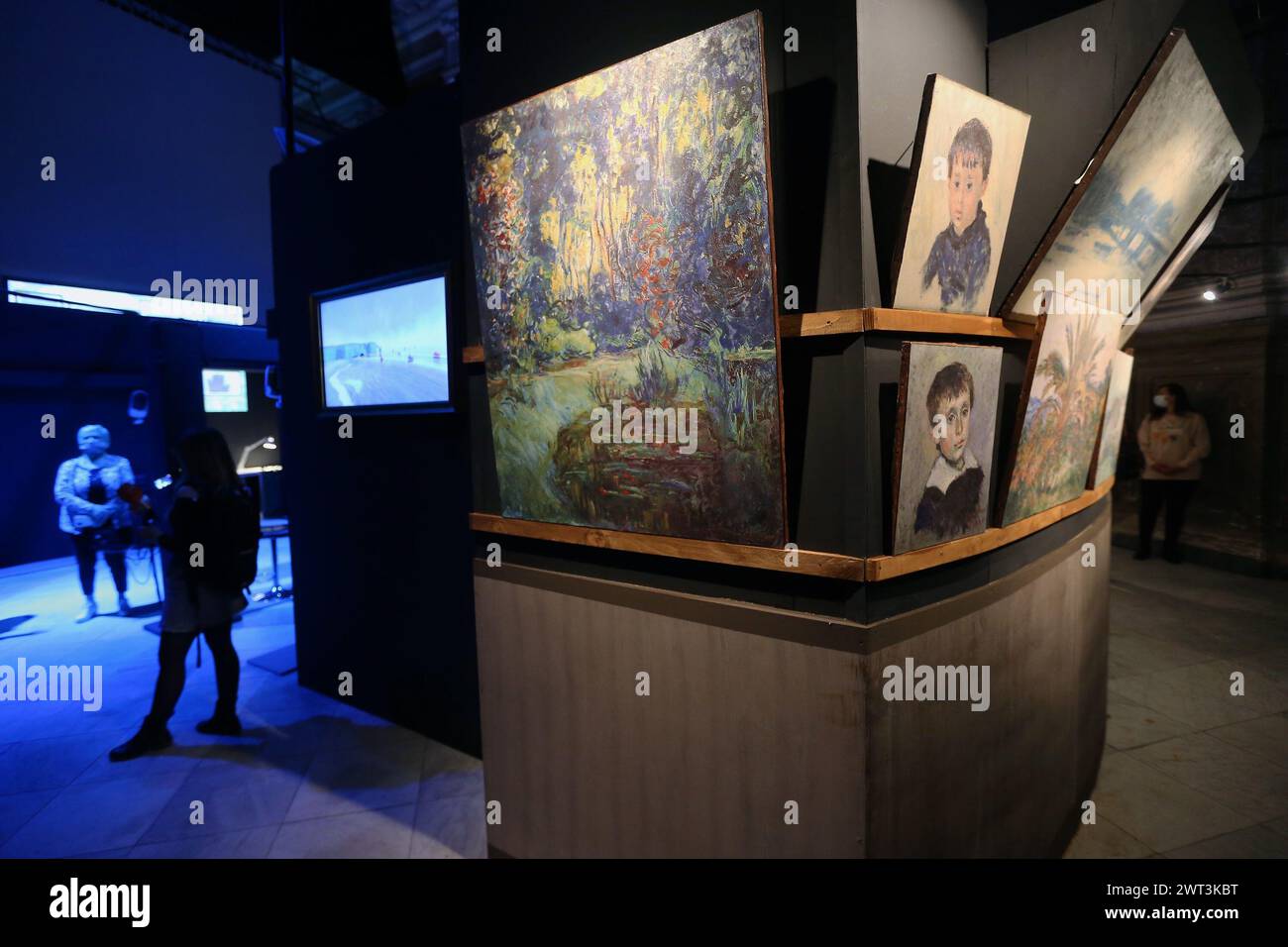 Replica dei dipinti di Claude Monet, all'interno della mostra "Monet: The Immersive Experience", a Napoli. Foto Stock