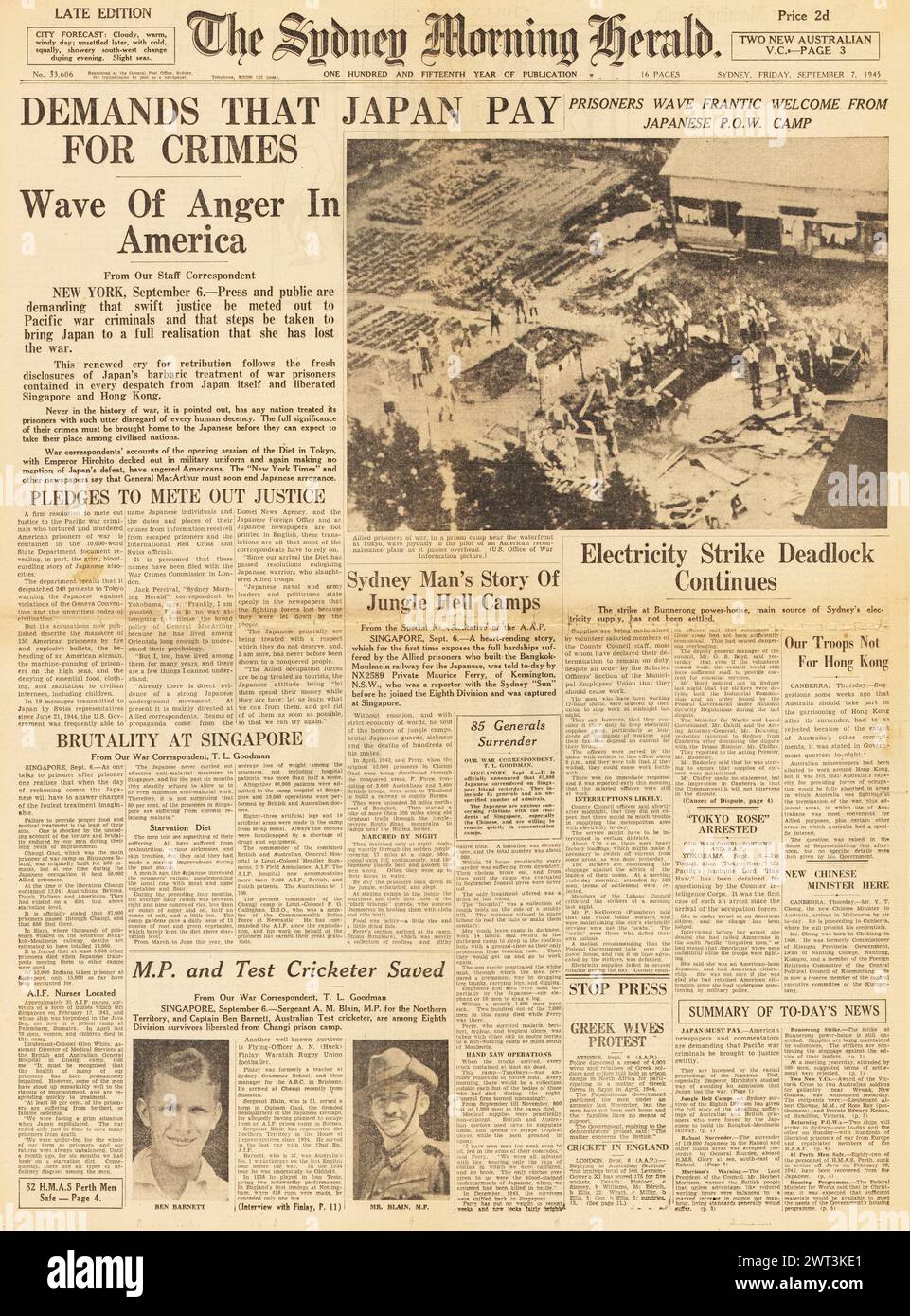 1945 la prima pagina del Sydney Morning Herald riporta i crimini di guerra giapponesi e i campi di prigionia Foto Stock
