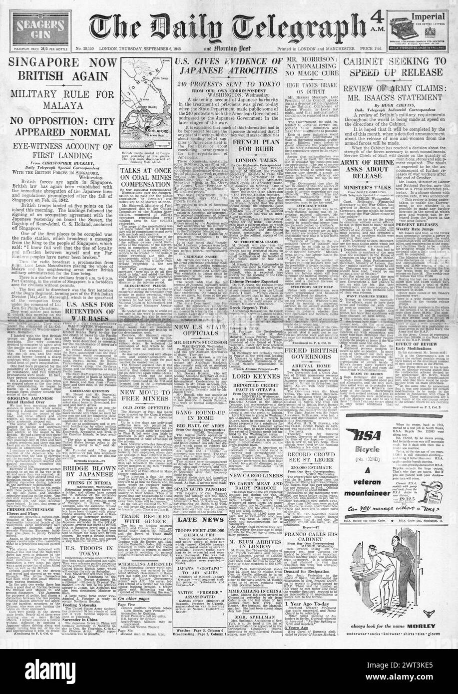 1945 la prima pagina del Daily Telegraph riporta che le forze britanniche controllano Singapore e prove di atrocità da parte delle forze giapponesi Foto Stock