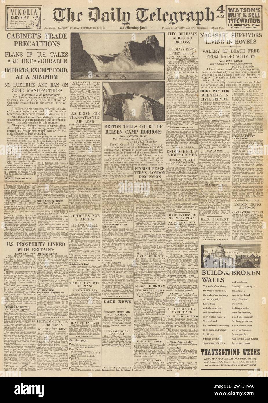 1945 la prima pagina del Daily Telegraph riportava i colloqui commerciali anglo-americani, i processi Belsen, i sopravvissuti alla bomba atomica di Nagasaki che vivevano in borchie e il raid dei Dambusters Foto Stock