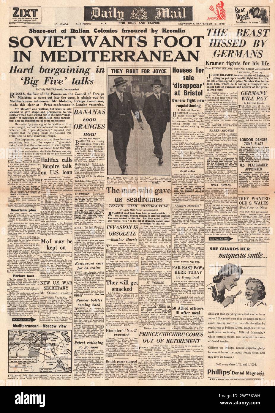1945 la prima pagina del Daily mail riporta Belsen Trials, Russia vuole influenza mediterranea e processo contro William Joyce Foto Stock
