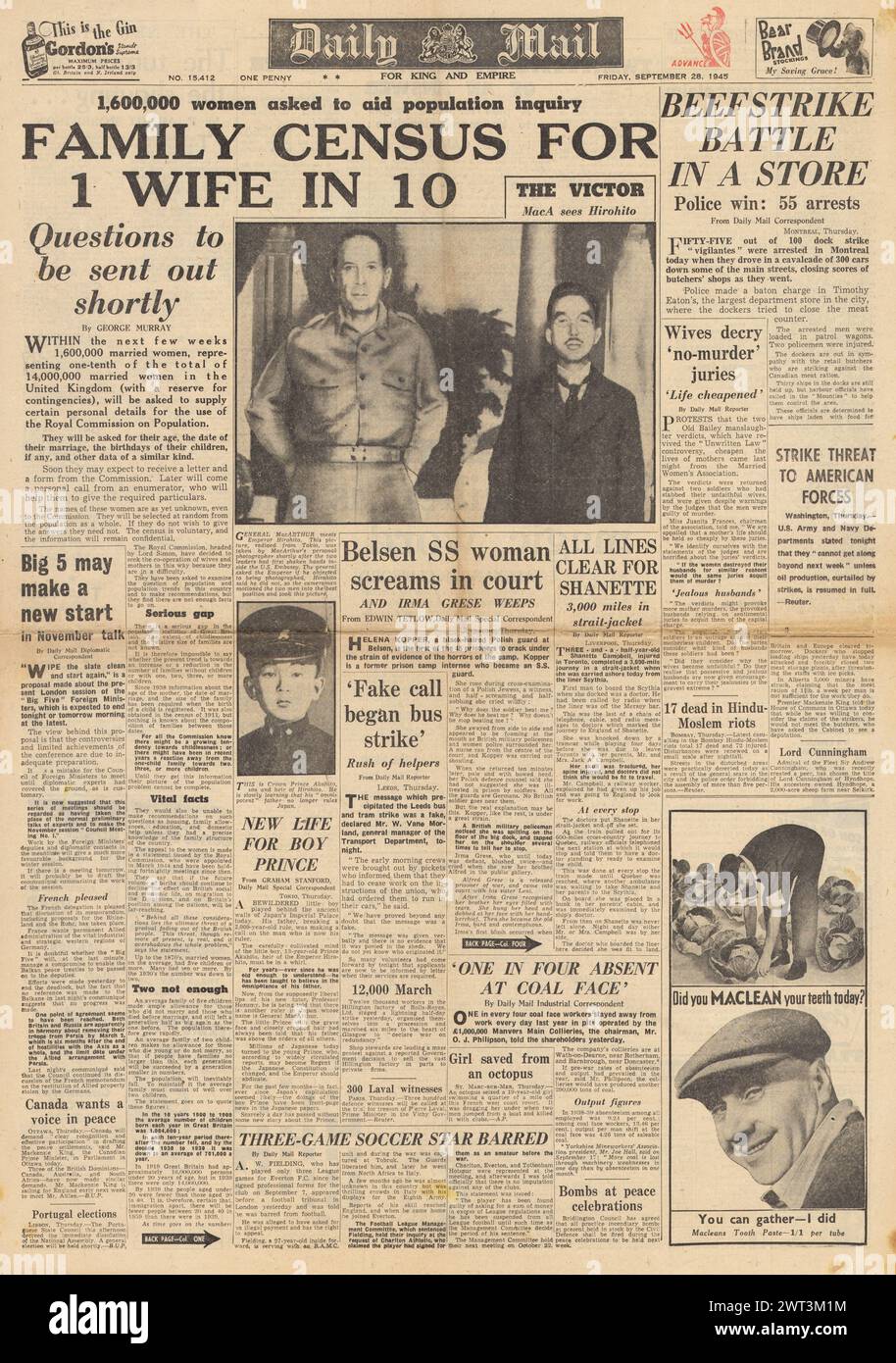1945 la prima pagina del Daily mail riporta che MacArthur incontra Hirohito, donne sposate per dare ulteriori dettagli alla Commissione sulla popolazione e al processo Belsen Foto Stock