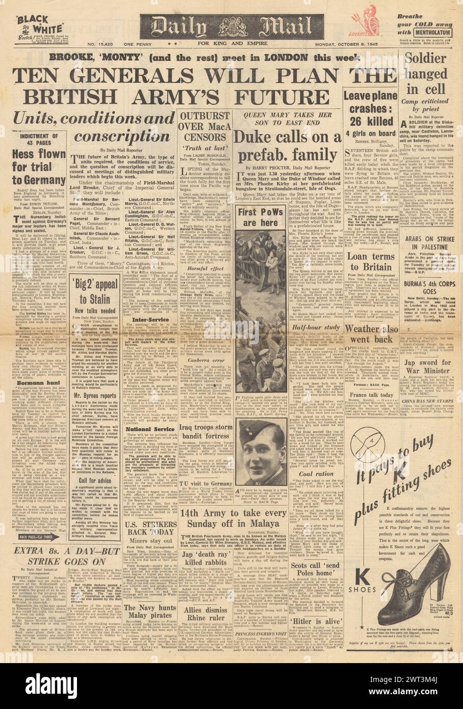 1945 la prima pagina del Daily mail riportava i capi del New British Army e Rudolf Hess volarono in Germania per un processo Foto Stock