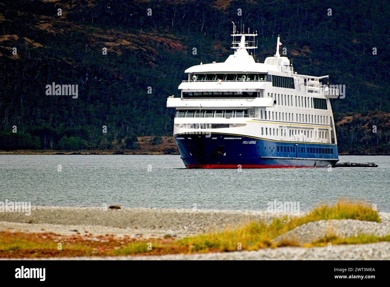 Nave da crociera Australis a Ainsworth Bay, nella regione della Terra del fuoco in Cile. Foto Stock