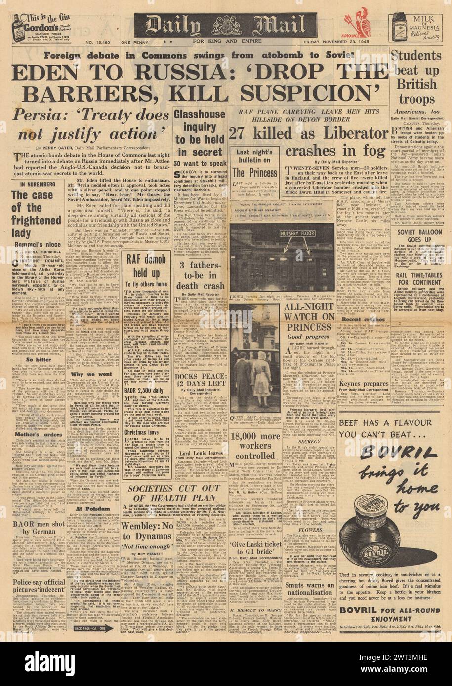 1945 la prima pagina del Daily mail riporta che Liberator si è schiantato nel Somerset e Eden invita la Russia ad abbattere le barriere Foto Stock