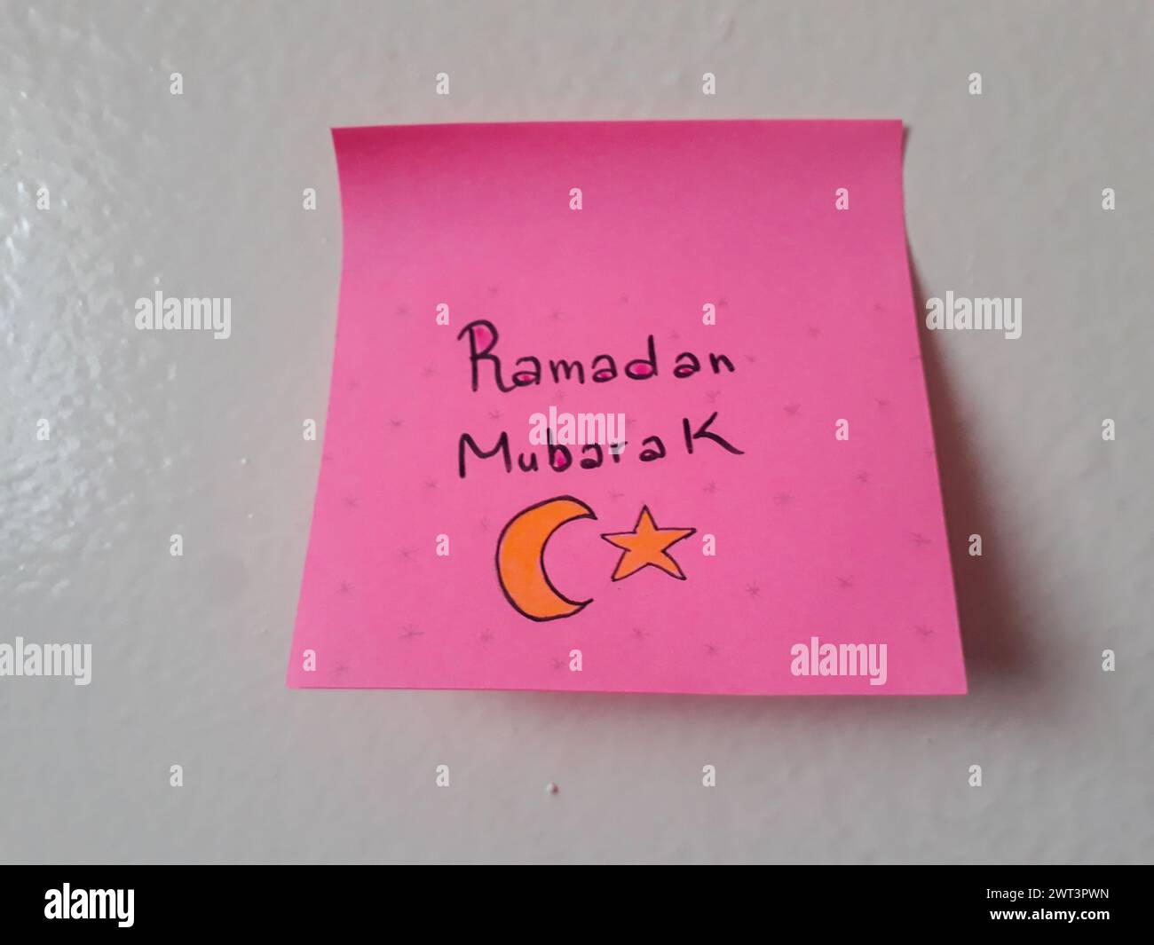 Nota adesiva Ramadan Mubarak con Crescent e Star Foto Stock