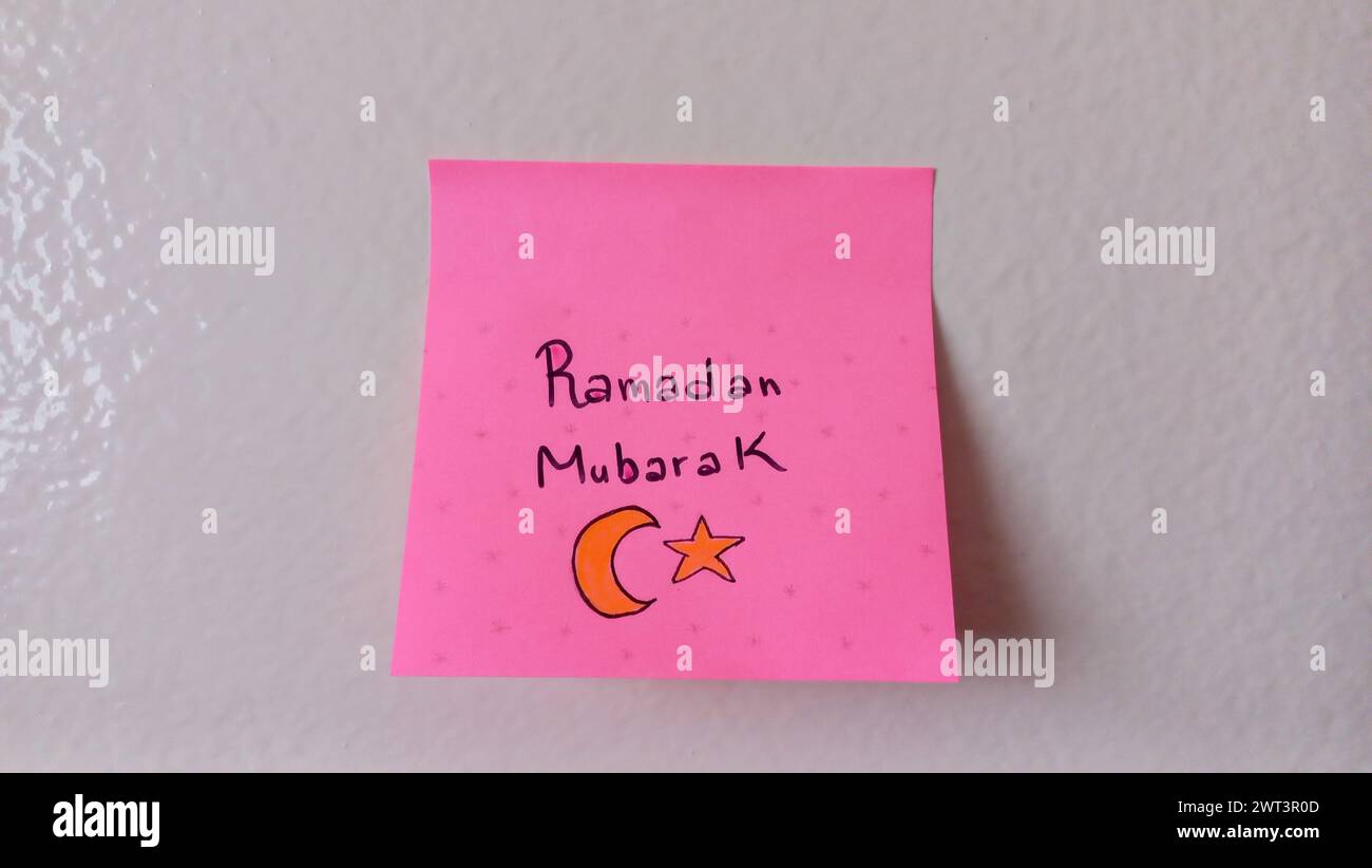 Nota adesiva Ramadan Mubarak con Crescent e Star Foto Stock
