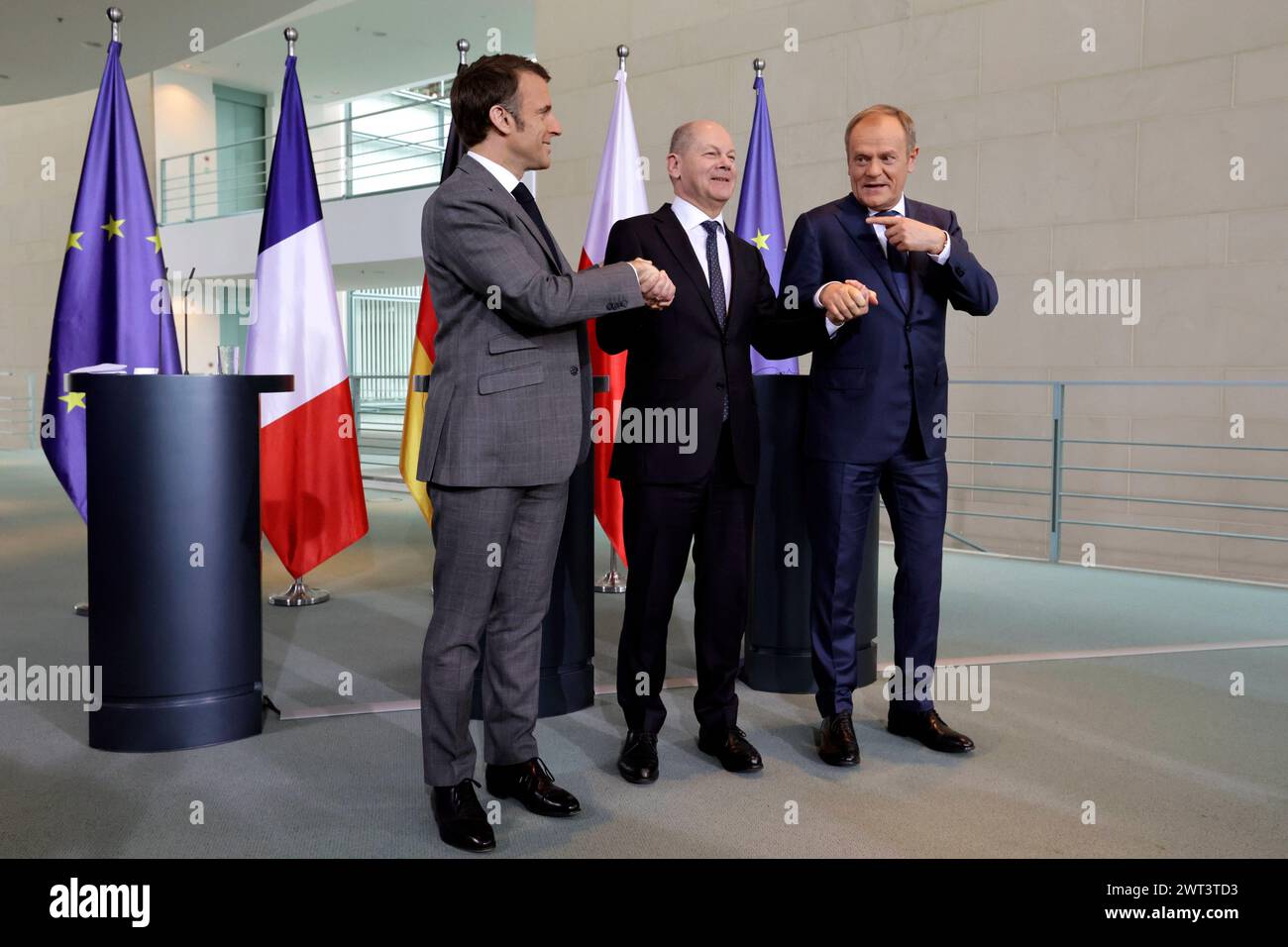 Emmanuel Macron, Staatspraesident der Republik Frankreich, Olaf Scholz, Bundeskanzler, SPD, Donald Tusk, Ministerpraesident der Republik Polen, - Treffen im Format des Weimarer Dreiecks im Bundeskanzleramt - DEU, Berlino, 15.03.2024 *** Emmanuel Macron, Presidente della Repubblica francese, Olaf Scholz, Cancelliere federale, SPD, Donald Tusk, primo Ministro della Repubblica di Polonia, riunito sotto forma di triangolo di Weimar presso la Cancelleria federale DEU, Berlino, 15 03 2024 Foto Stock