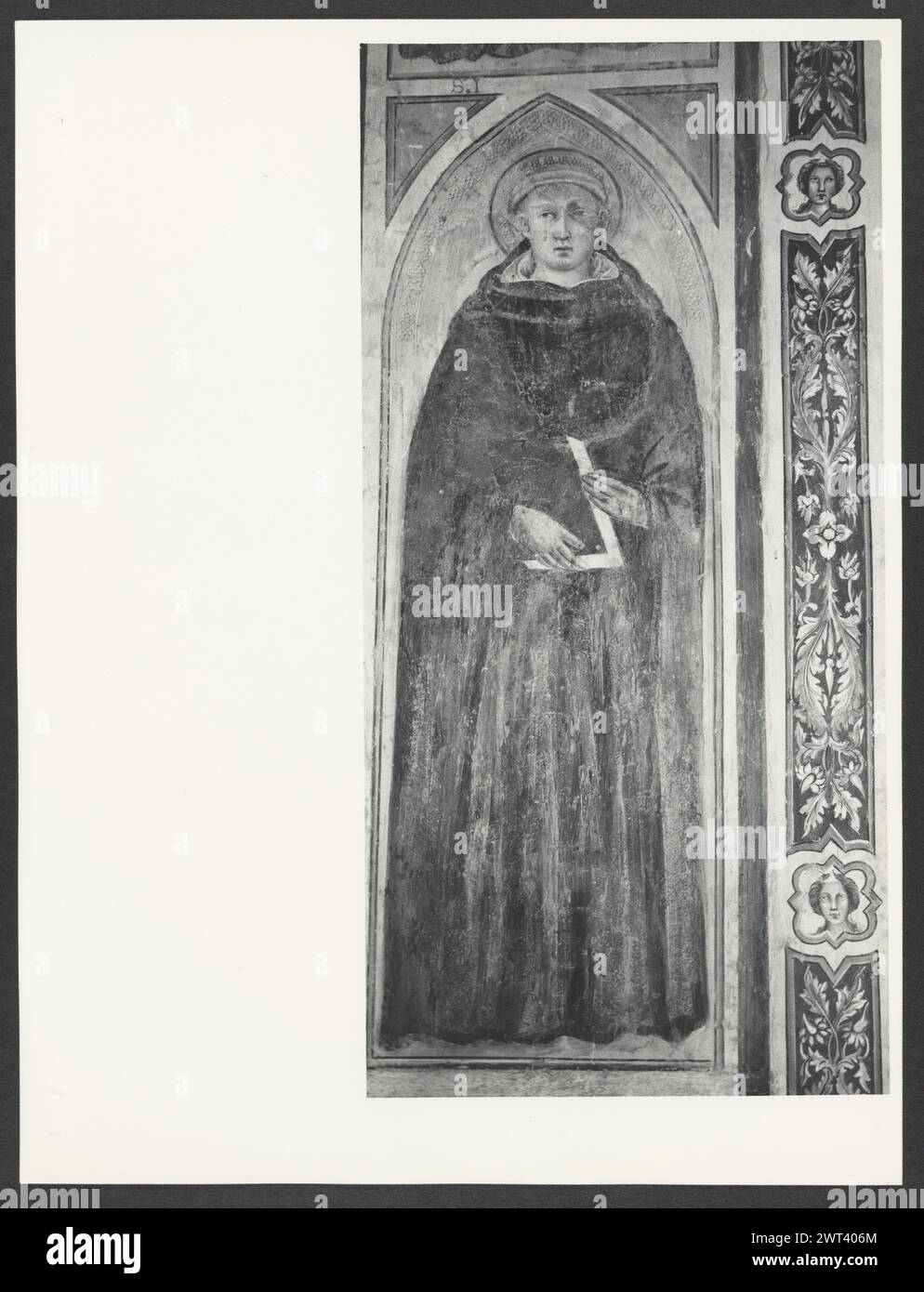 Toscana Siena Montalcino S. Agostino59. Hutzel, Max 1960-1990 Medieval: Architettura, scultura architettonica (XIV secolo). Post-medioevale: Affreschi (XII secolo) raffiguranti santi, vita di S. Agostino, la risurrezione Note generali: Quando questi negativi furono inviati si confondeva con l'identificazione di queste stampe e negativi e di quelle di S. Antimo. È POSSIBILE CHE esista ancora una certa mescolanza. Il fotografo e studioso tedesco Max Hutzel (1911-1988) fotografò in Italia dai primi anni '1960 fino alla sua morte. Il risultato di questo progetto, citato da Hutzel come foto Arte minore, è un documentario completo Foto Stock