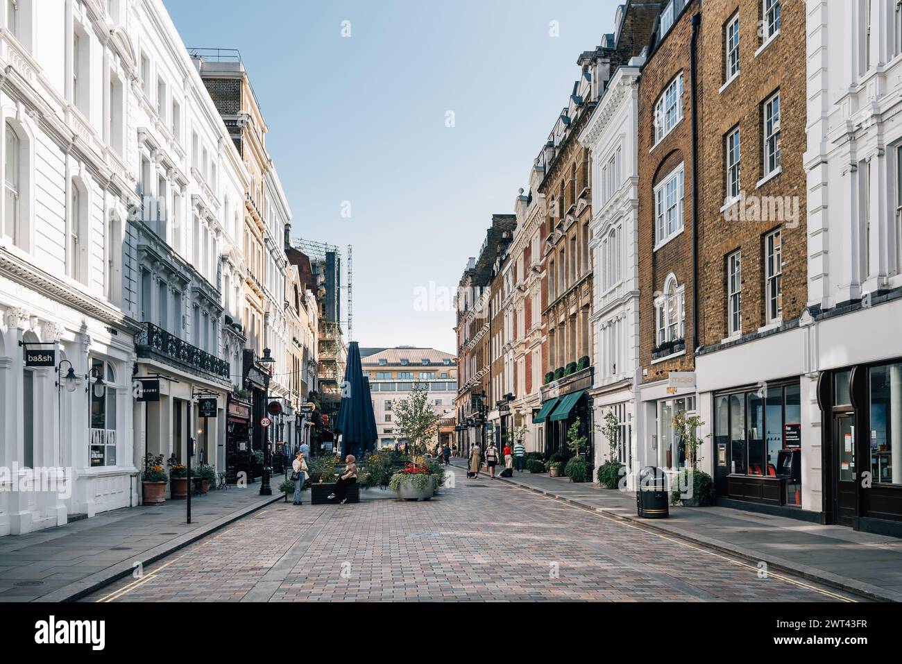 Londra, Regno Unito - 27 agosto 2023: Strada nella zona di Covent Garden a Londra, Inghilterra Foto Stock