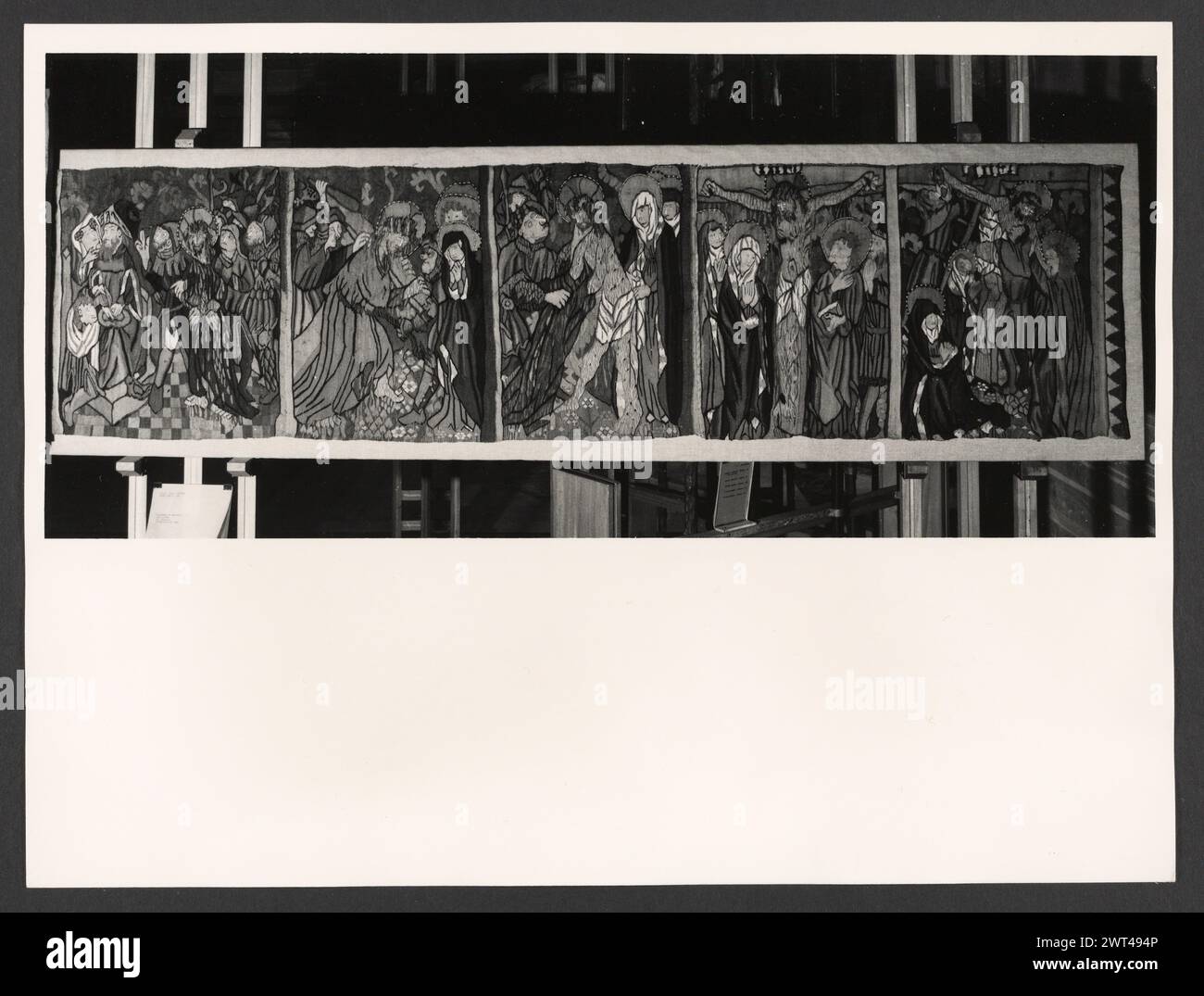 Lazio Roma Roma Palazzo Venezia, Museo7. Hutzel, Max 1960-1990 Post-medievale: Collezione di arazzi nella "sala Regia" Note: Occupare le stanze dell'appartamento Balbo, dove Paolo II visse e riunì le sue collezioni. Arazzi tedeschi e francesi del XVI secolo, tutti prodotti a Bruxelles, e cinque arazzi italiani da Riviera su disegni di cartoni animati di Giov. Franco Romanelli nel 1637-42. Il fotografo e studioso tedesco Max Hutzel (1911-1988) fotografò in Italia dai primi anni '1960 fino alla sua morte. Il risultato di questo progetto, citato da Hutzel come foto Arte mi Foto Stock