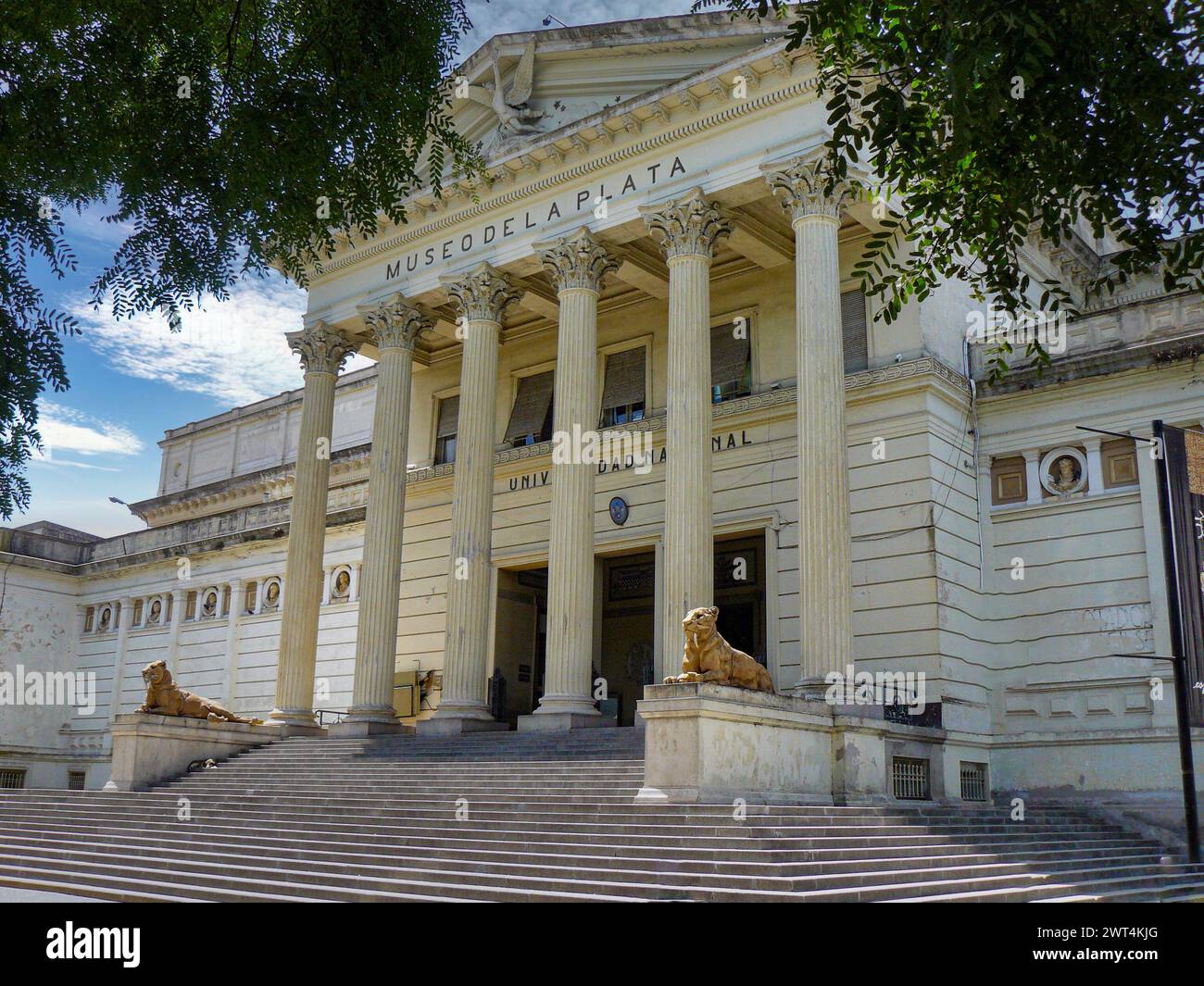 Facciata e ingresso del Museo di Scienze naturali e dell'Università pubblica di la Plata Foto Stock