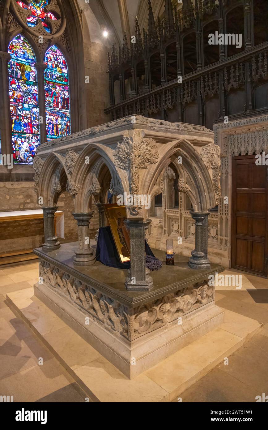 La base ricostruita dell'ex santuario di St Frideswide, la cattedrale, il Christ Church College, Oxford, Inghilterra Foto Stock