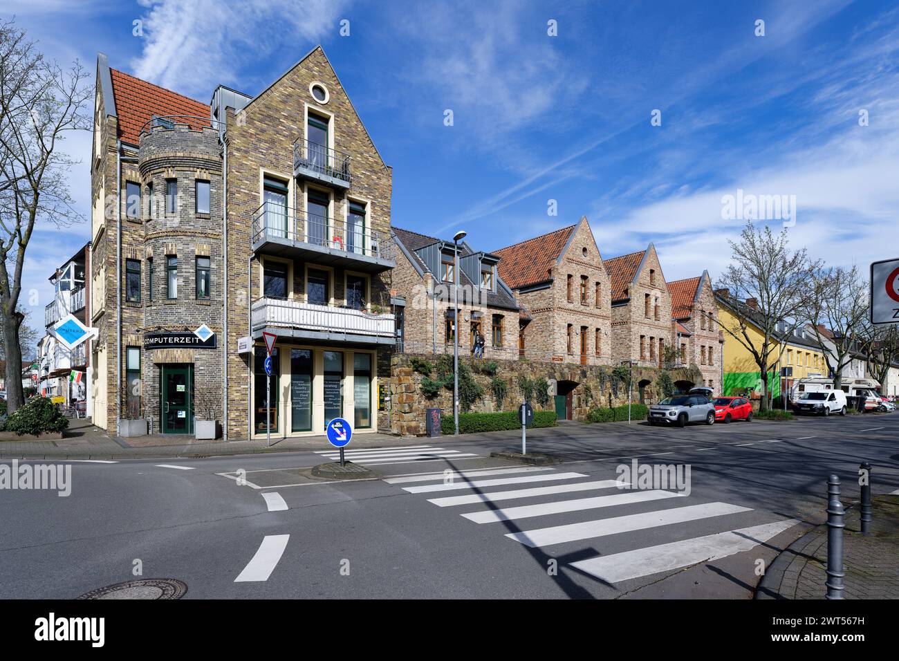 Colonia, Germania 14 marzo 2024: Straordinario complesso di edifici noto come Bickendorfer Schweiz nel quartiere Ehrenfeld di Colonia Foto Stock
