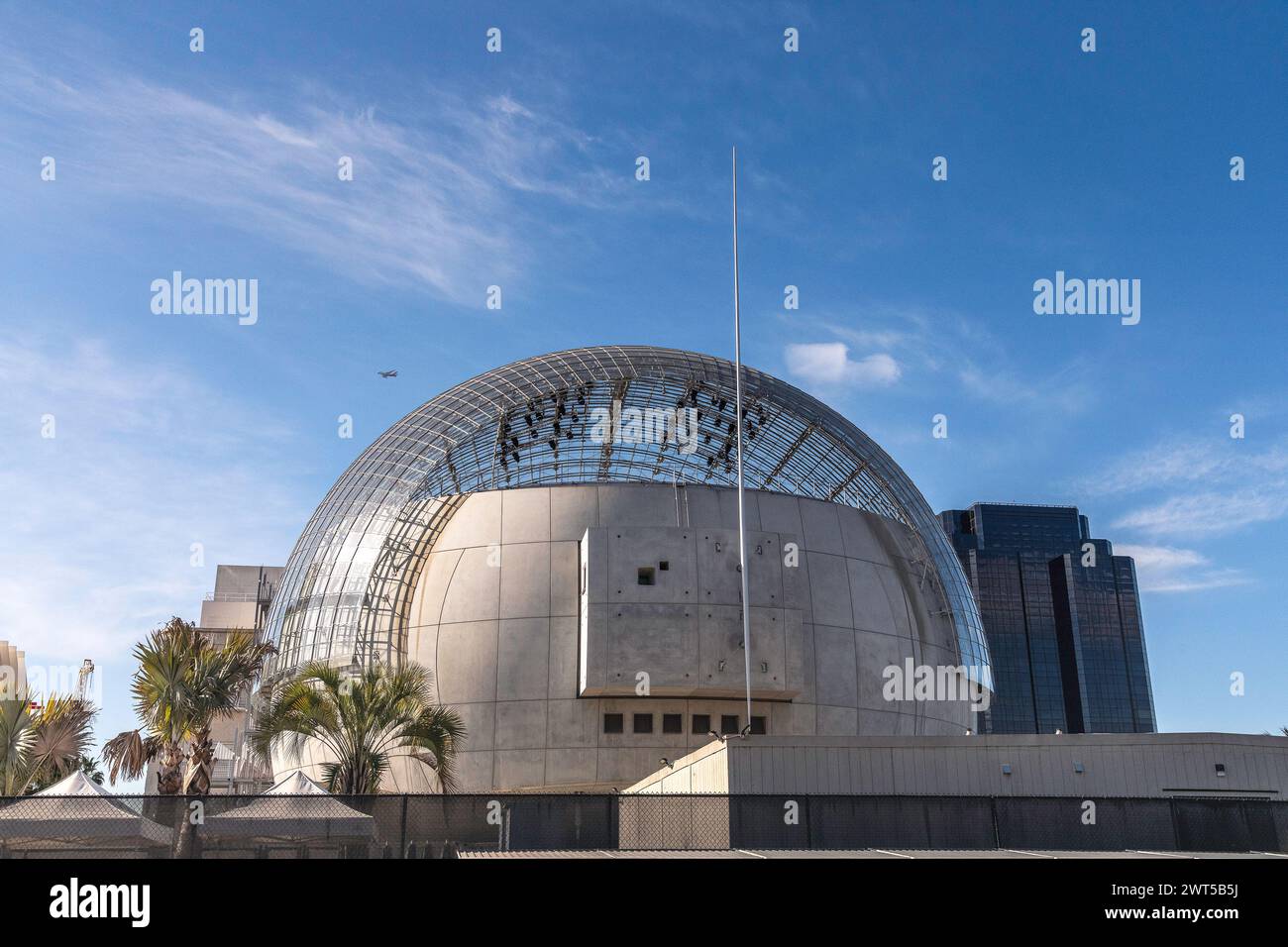 Los Angeles, CA, USA – 15 marzo 2024: Esterno dell'edificio Sphere presso l'Academy Museum of Motion Pictures di Los Angeles, CA. Foto Stock