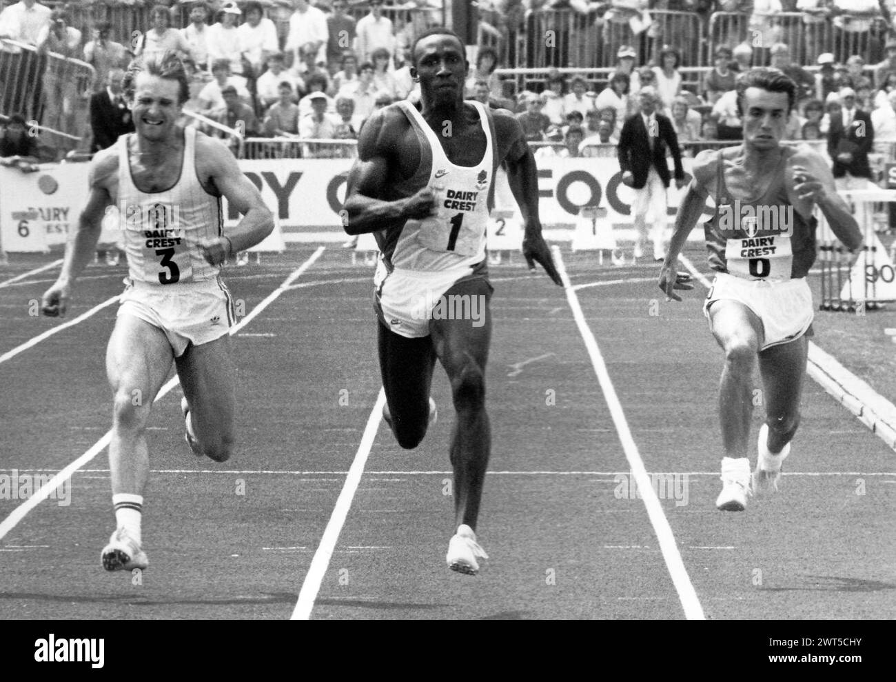 LINFORD CHRISTIE 100 METRI IN COMPETIZIONE AL GUARDIAN ROYAL EXCHANGE MEETING ATHLETICS ALL'ALEXANDRA PARK, PORTSMOUTH, 1987 PIC MIKE WALKER 1987 Foto Stock