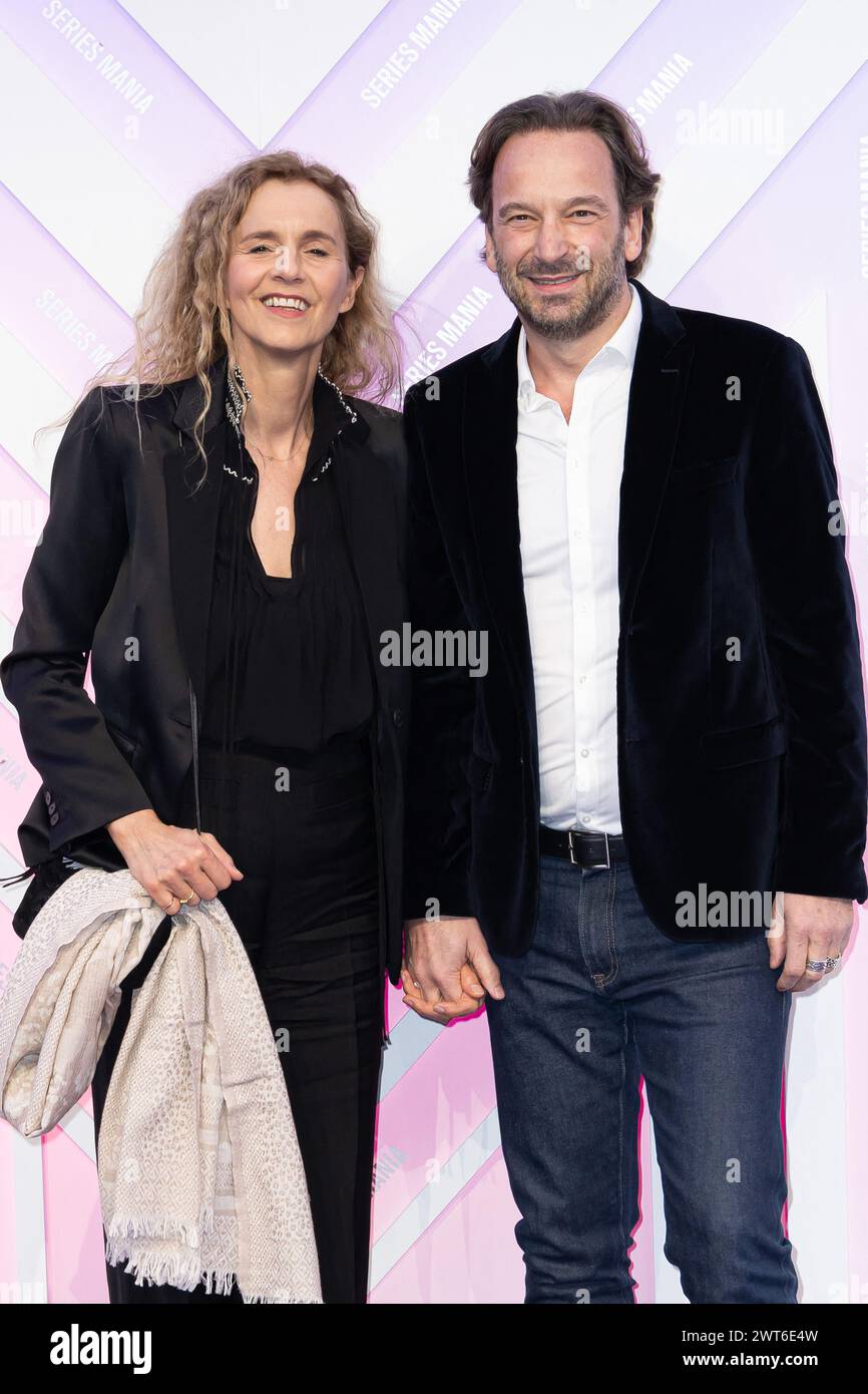 Delphine de Vigan e Francois Busnel partecipano alla cerimonia di apertura del festival Series Mania il 15 marzo 2024 a Lille, in Francia. Foto di Sebastien Courdji/ABACAPRESS.COM Foto Stock