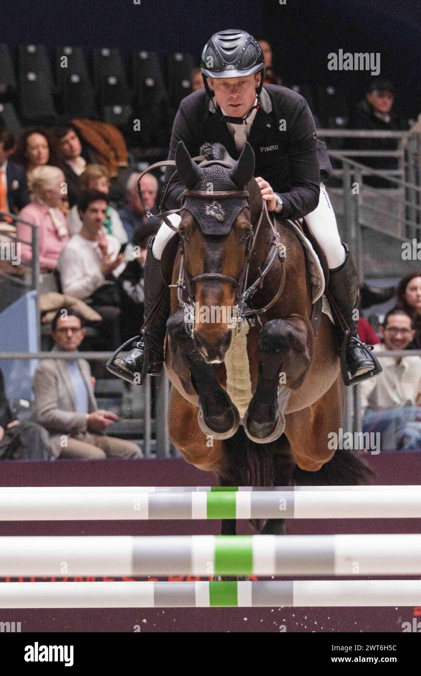 Willem GREVE (NED) MANEGGIO DI MINUTI durante l'evento equestre Saut-Hermes, FEI CSI 5 il 15 marzo 2024 al Grand Palais Ã&#x89;phemere a Parigi, Francia Credit: Independent Photo Agency/Alamy Live News Foto Stock