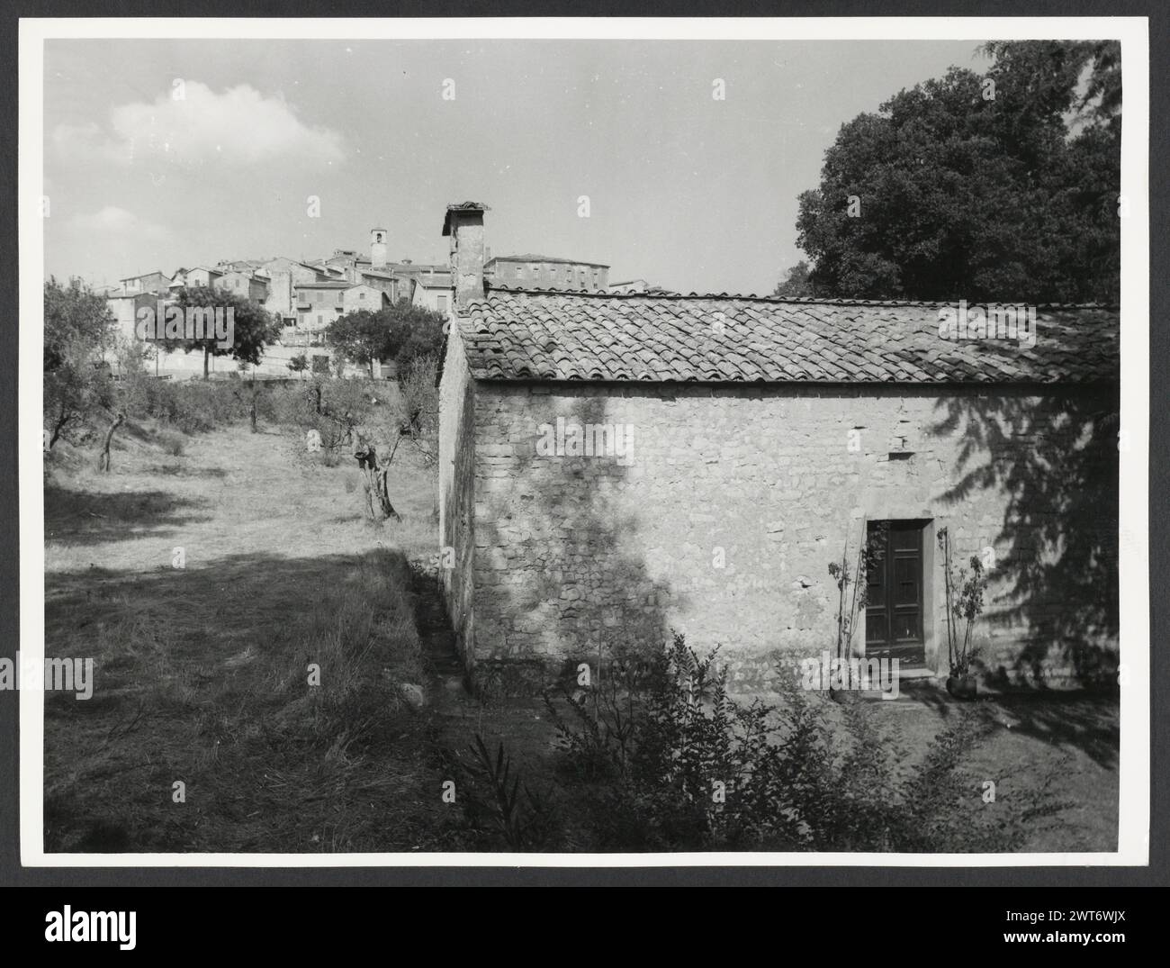 Umbria Terni Porchiano S. Cristina. Hutzel, Max 1960-1990 Medieval: Architecture (XII secolo). Post-medievale: Fotografo e studioso tedesco Max Hutzel (1911-1988) fotografato in Italia dai primi anni '1960 fino alla sua morte. Il risultato di questo progetto, citato da Hutzel come foto Arte minore, è un'accurata documentazione dello sviluppo storico dell'arte in Italia fino al XVIII secolo, che comprende oggetti degli Etruschi e dei Romani, nonché monumenti altomedievali, romanici, gotici, rinascimentali e barocchi. Le immagini sono organizzate per regione geografica in Italia, quindi per provincia, città, Foto Stock