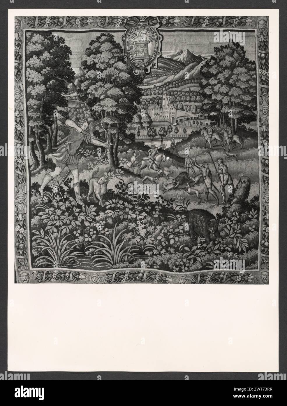 Lazio Roma Roma Palazzo Venezia, Museo4. Hutzel, Max 1960-1990 Post-medievale: Collezione di arazzi nella "sala Regia" Note: Occupare le stanze dell'appartamento Balbo, dove Paolo II visse e riunì le sue collezioni. Arazzi tedeschi e francesi del XVI secolo, tutti prodotti a Bruxelles, e cinque arazzi italiani da Riviera su disegni di cartoni animati di Giov. Franco Romanelli nel 1637-42. Il fotografo e studioso tedesco Max Hutzel (1911-1988) fotografò in Italia dai primi anni '1960 fino alla sua morte. Il risultato di questo progetto, citato da Hutzel come foto Arte mi Foto Stock
