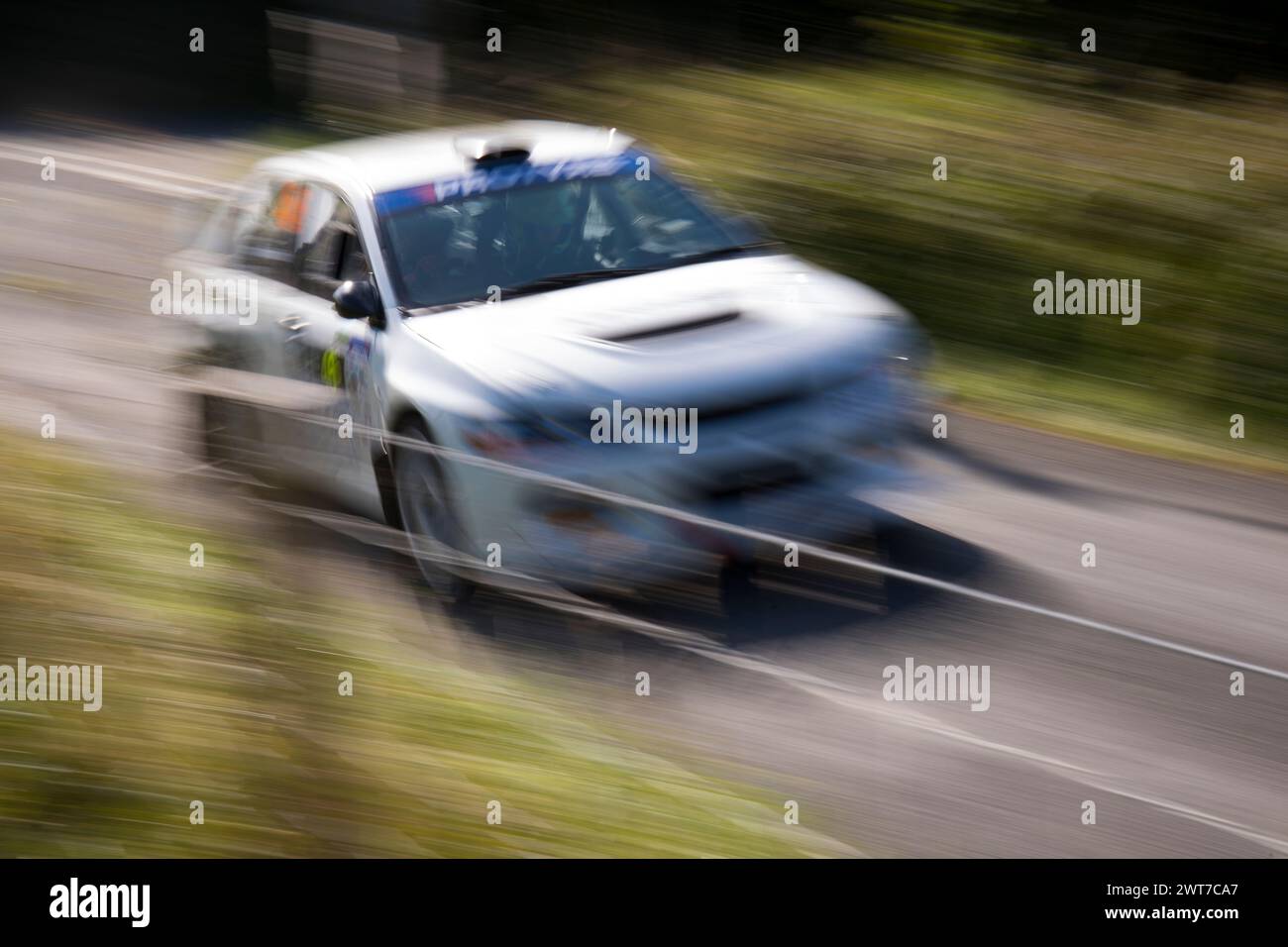 Concorrenti su un palco del rally internazionale Rali Ceredigion 2023. Si è giocato a Ceregigion e Powys, in Galles, a settembre Foto Stock