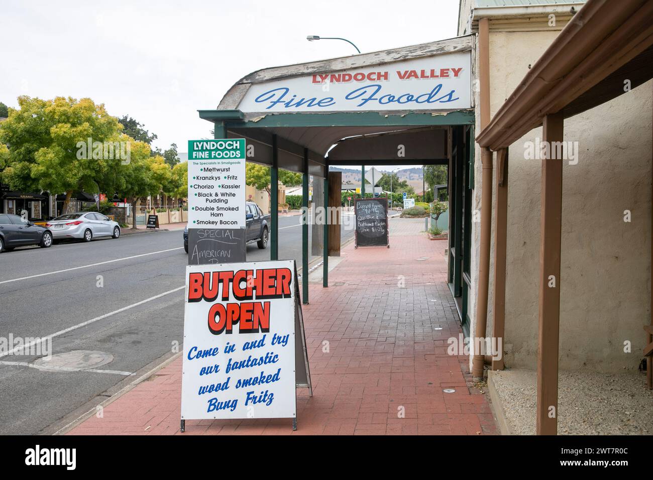 Macelleria a Lyndoch Barossa Valley, con cartello aperto all'esterno, Australia meridionale Foto Stock