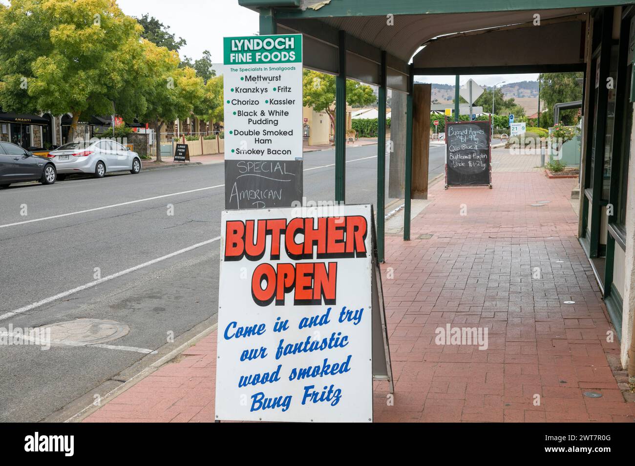 Macelleria a Lyndoch Barossa Valley, con cartello aperto all'esterno, Australia meridionale Foto Stock