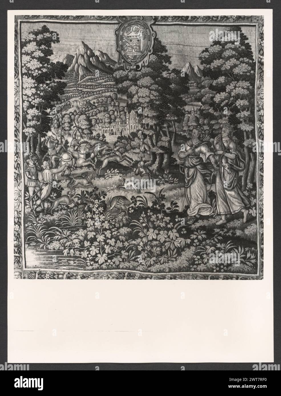 Lazio Roma Roma Palazzo Venezia, Museo1. Hutzel, Max 1960-1990 Post-medievale: Collezione di arazzi nella "sala Regia" Note: Occupare le stanze dell'appartamento Balbo, dove Paolo II visse e riunì le sue collezioni. Arazzi tedeschi e francesi del XVI secolo, tutti prodotti a Bruxelles, e cinque arazzi italiani da Riviera su disegni di cartoni animati di Giov. Franco Romanelli nel 1637-42. Il fotografo e studioso tedesco Max Hutzel (1911-1988) fotografò in Italia dai primi anni '1960 fino alla sua morte. Il risultato di questo progetto, citato da Hutzel come foto Arte mi Foto Stock