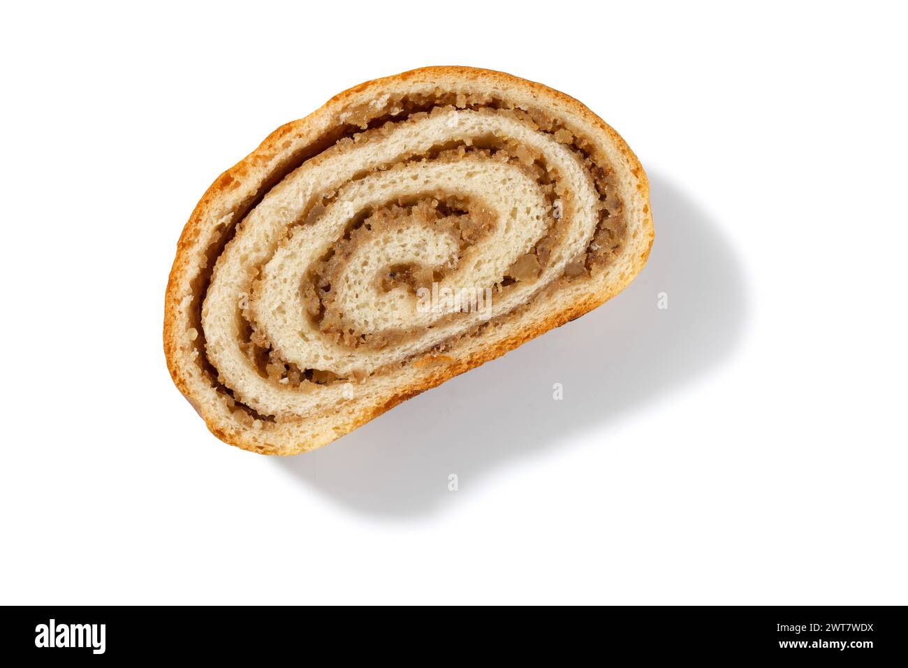 Assapora una fetta di pane tedesco alle noci, una deliziosa tradizione con noci croccanti e una crosta dorata Foto Stock