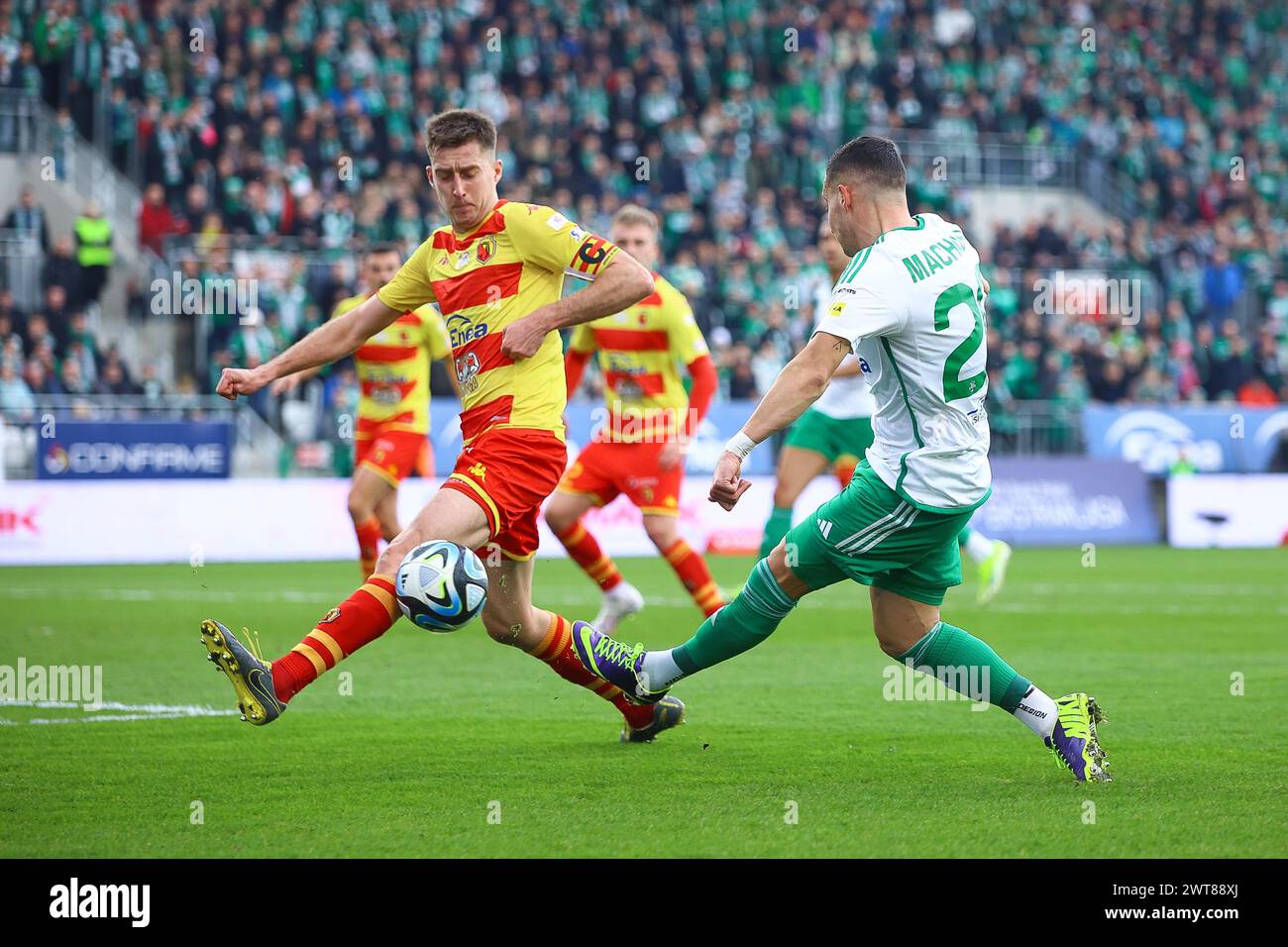 16.03.2024 Radom Pilka nozna PKO Ekstraklasa 2023/2024 Radomiak Radom - Jagiellonia Bialystok N/z Taras Romanczuk, Luis Machado foto Adam Starszynski / PressFocus 16.03.2024 Radom Football PKO Ekstraklasa2023/2024, massima divisione polacca Radomiak Radom - Jagiellonia Bialystok Taras Romanczuk, Luis Machado Credit Adam / Pressszynski Foto Stock
