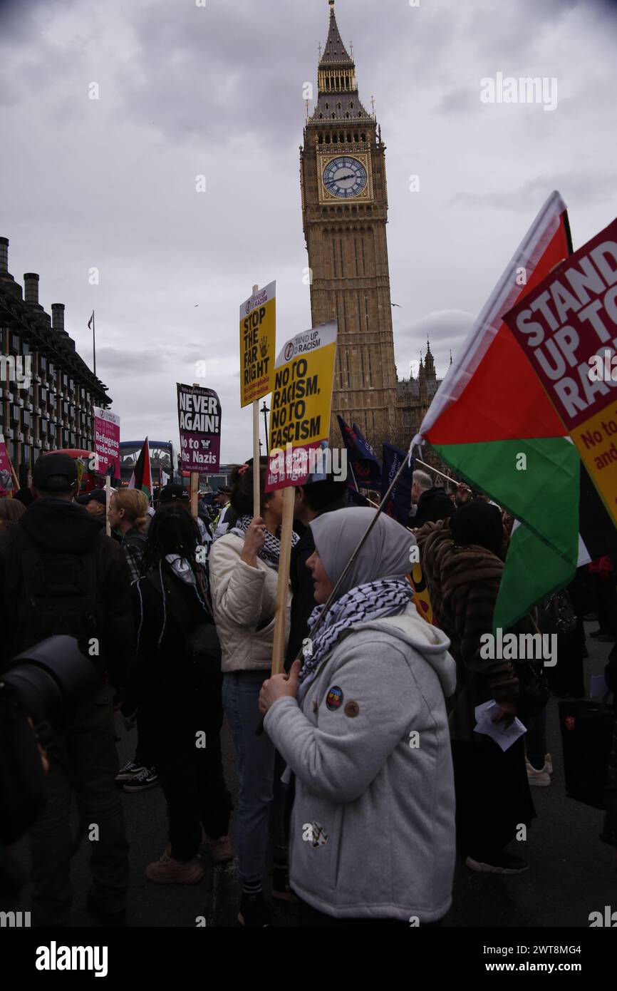 16 marzo 2024, Londra, UK March Against Racism Protestation in Westminster i manifestanti anti anti-razzismo prendono di mira il governo e l'Home Office con una marcia dalla base dell'Home Office a Marsham Street a Downing Street. La marcia è organizzata dal gruppo di campagna Stand Up to Racism, per protestare contro i recenti commenti sul deputato nero Diane Abbott e su ciò che il gruppo ritiene sia l'islamafobia da parte del governo. La protesta si concentra anche sul trattamento dei richiedenti asilo e dei migranti. Foto: Roland Ravenhill/Alamy Foto Stock