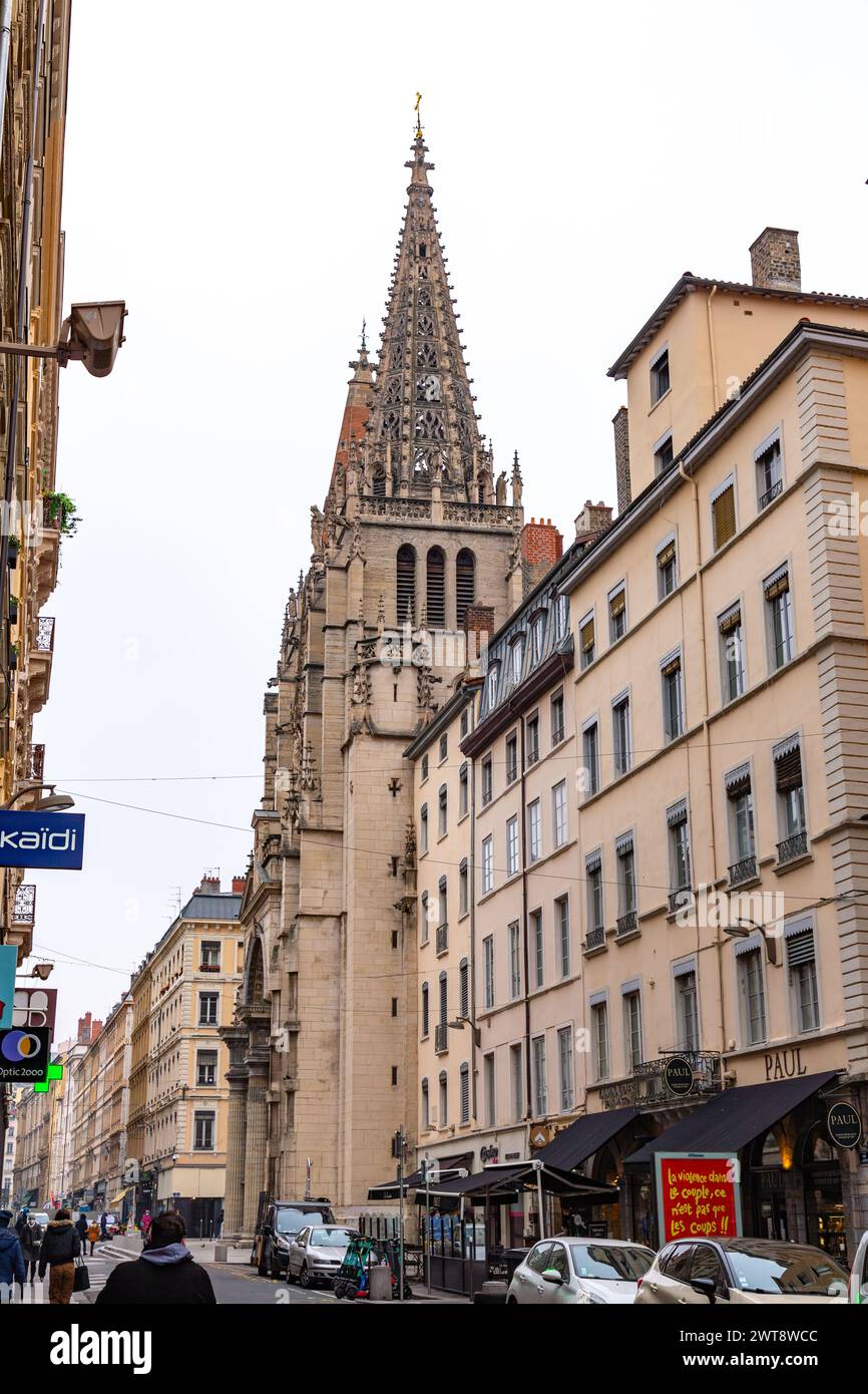 Lione, Francia - 25 gennaio 2022: La chiesa di Saint-Nizier è una chiesa nel distretto di Presqu'ile nel 2° arrondissement di Lione, Francia. Foto Stock