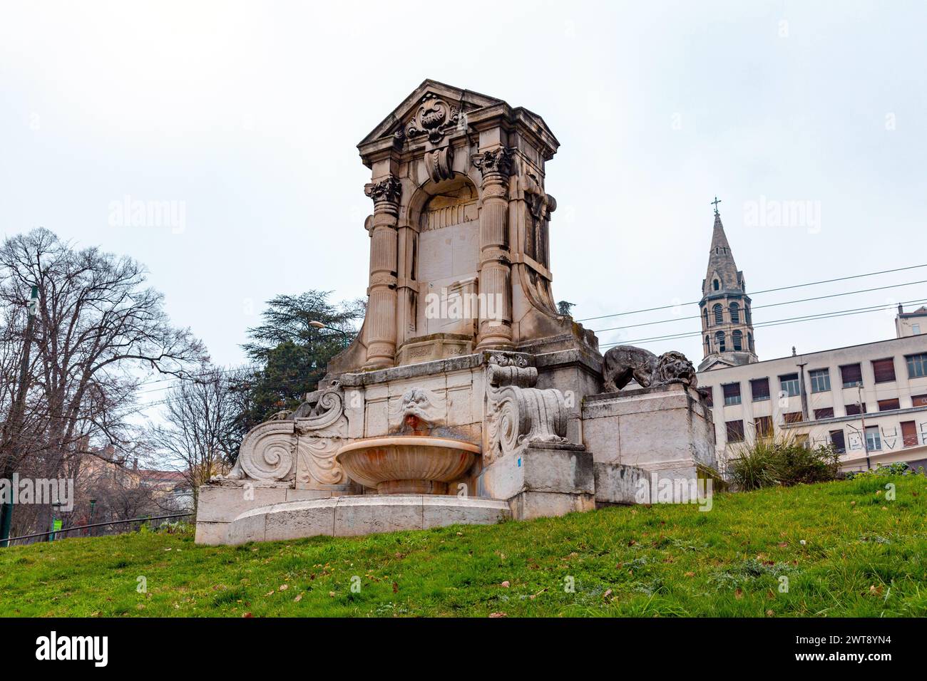 La Fontana di Burdeau si trova nel Jardin des Plantes nella città vecchia di Lione, Francia. Foto Stock