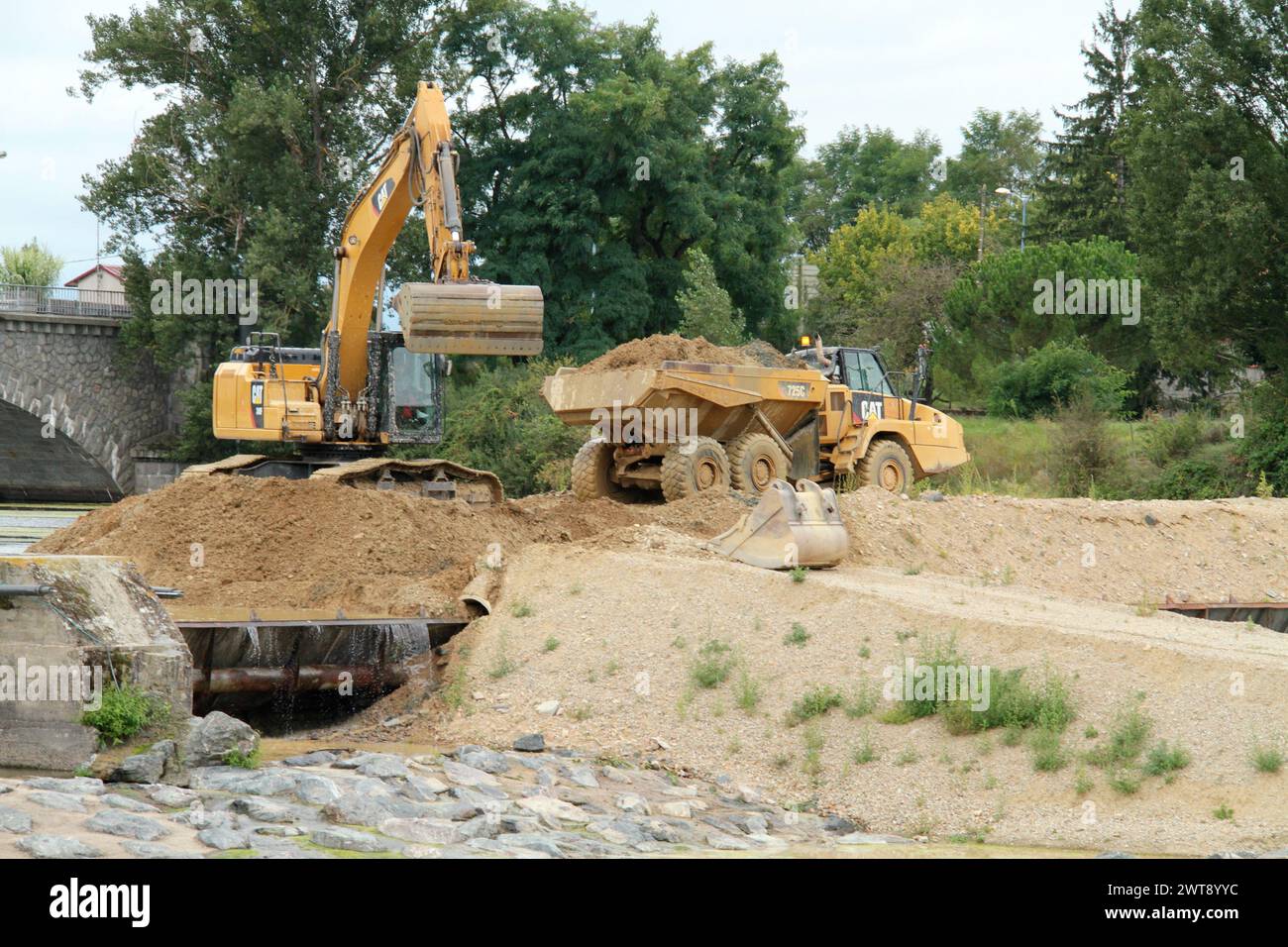 ★ Auvergne Rhône Alpes Forez (42) ★ Les travaux de rénovation du barrage de Feurs sur la Loire ★ centrale hydroélectrique ★ Foto Stock