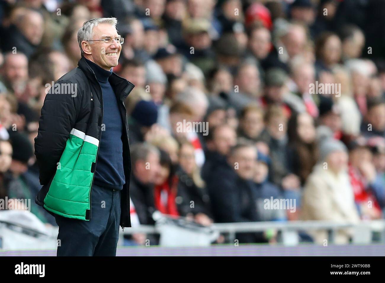 Wrexham, Regno Unito. 16 marzo 2024. Nigel Adkins, il manager della Tranmere Rovers guarda. EFL Skybet Football League Two Match, Wrexham contro Tranmere Rovers al STōK CAE Ras di Wrexham, Galles, sabato 16 marzo 2024. Questa immagine può essere utilizzata solo per scopi editoriali. Solo per uso editoriale, .pic di Chris Stading/ credito: Andrew Orchard fotografia sportiva/Alamy Live News Foto Stock