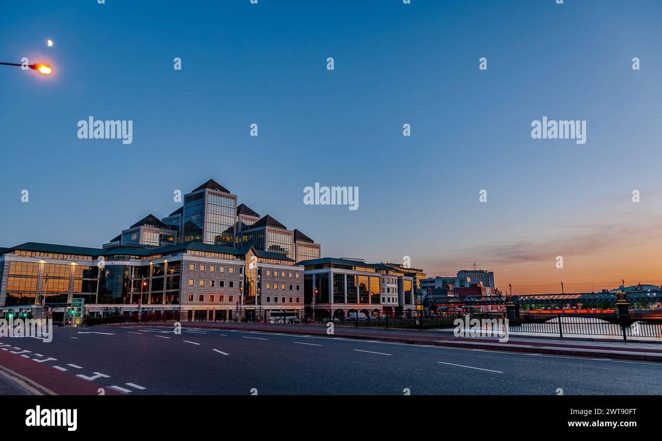 Dublino, la capitale della Repubblica d'Irlanda, si trova sulla costa orientale dell'Irlanda, alla foce del fiume Liffey. Foto Stock