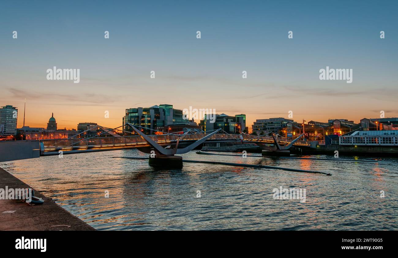 Dublino, la capitale della Repubblica d'Irlanda, si trova sulla costa orientale dell'Irlanda, alla foce del fiume Liffey. Foto Stock