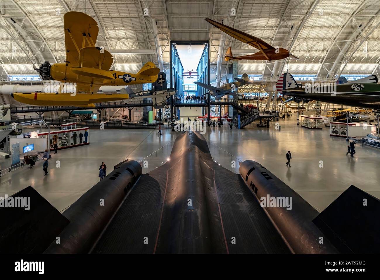 Aerei in mostra presso l'ingresso principale del National Air and Space Museum di Chantilly, Virginia. Foto Stock