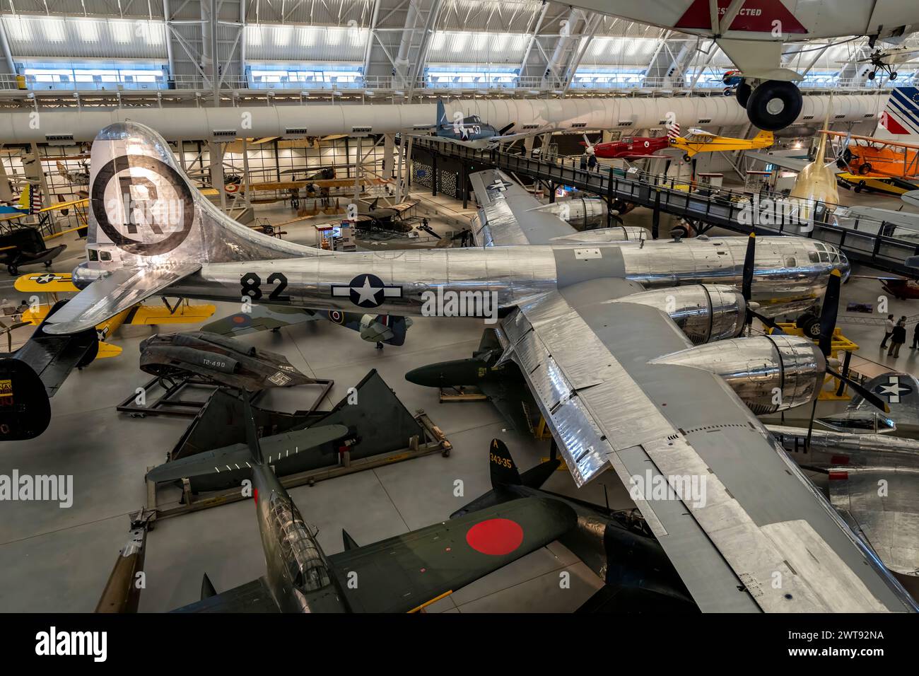 Boeing B-29 Superfortress "Enola Gay" presso lo Steven F. Udvar-Hazy Center del National Air and Space Museum. Foto Stock