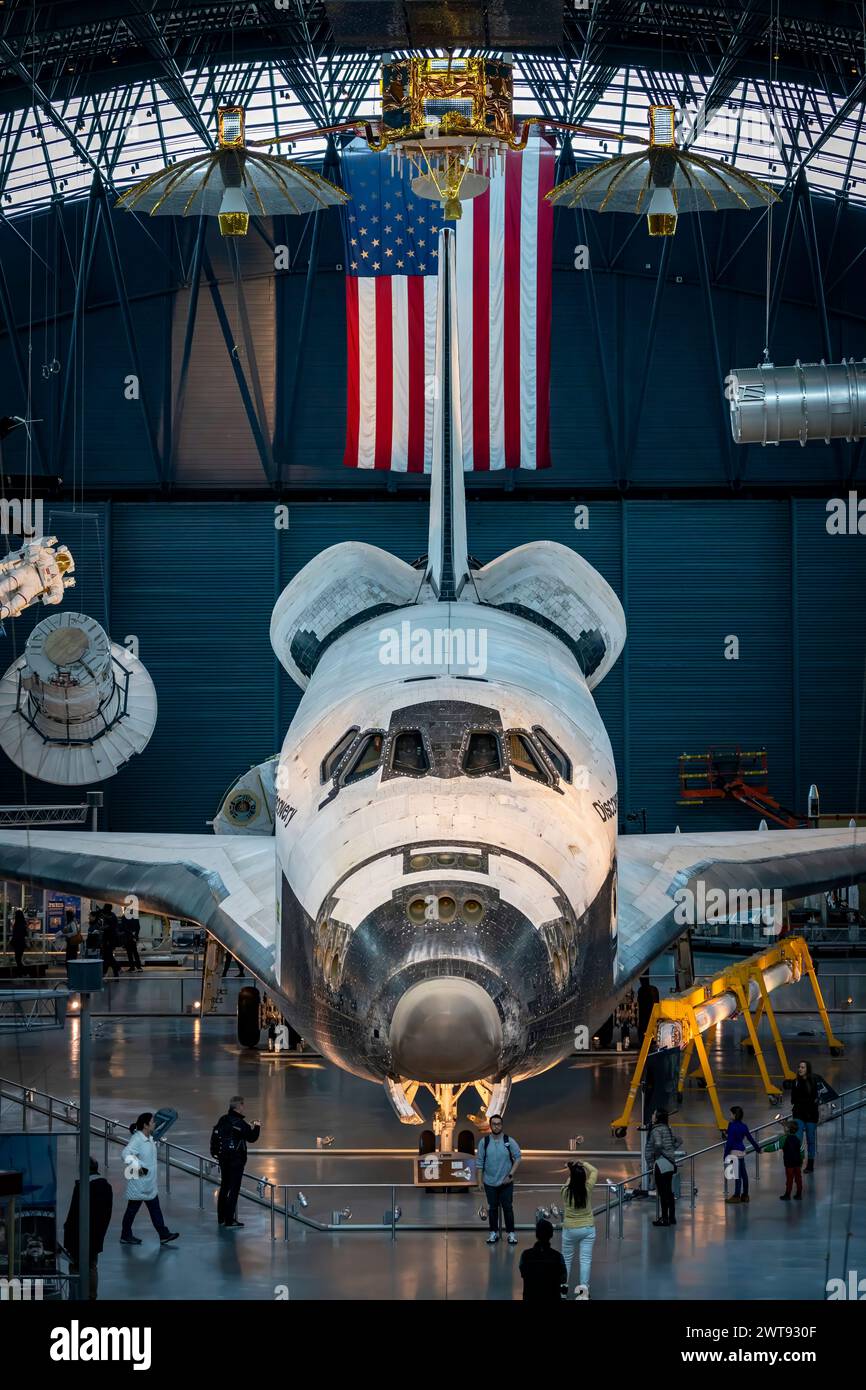 Space Shuttle Discovery in mostra nel James S. McDonnell Space Hangar allo Steven F. Udvar-Hazy Center. Foto Stock