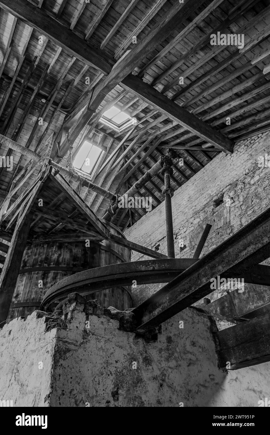 La distilleria Kilbeggan si trova sul fiume Brosna nella città di Kilbeggan, nella contea di Westmeath, in Irlanda. Attualmente fa parte del Beam Suntory Foto Stock