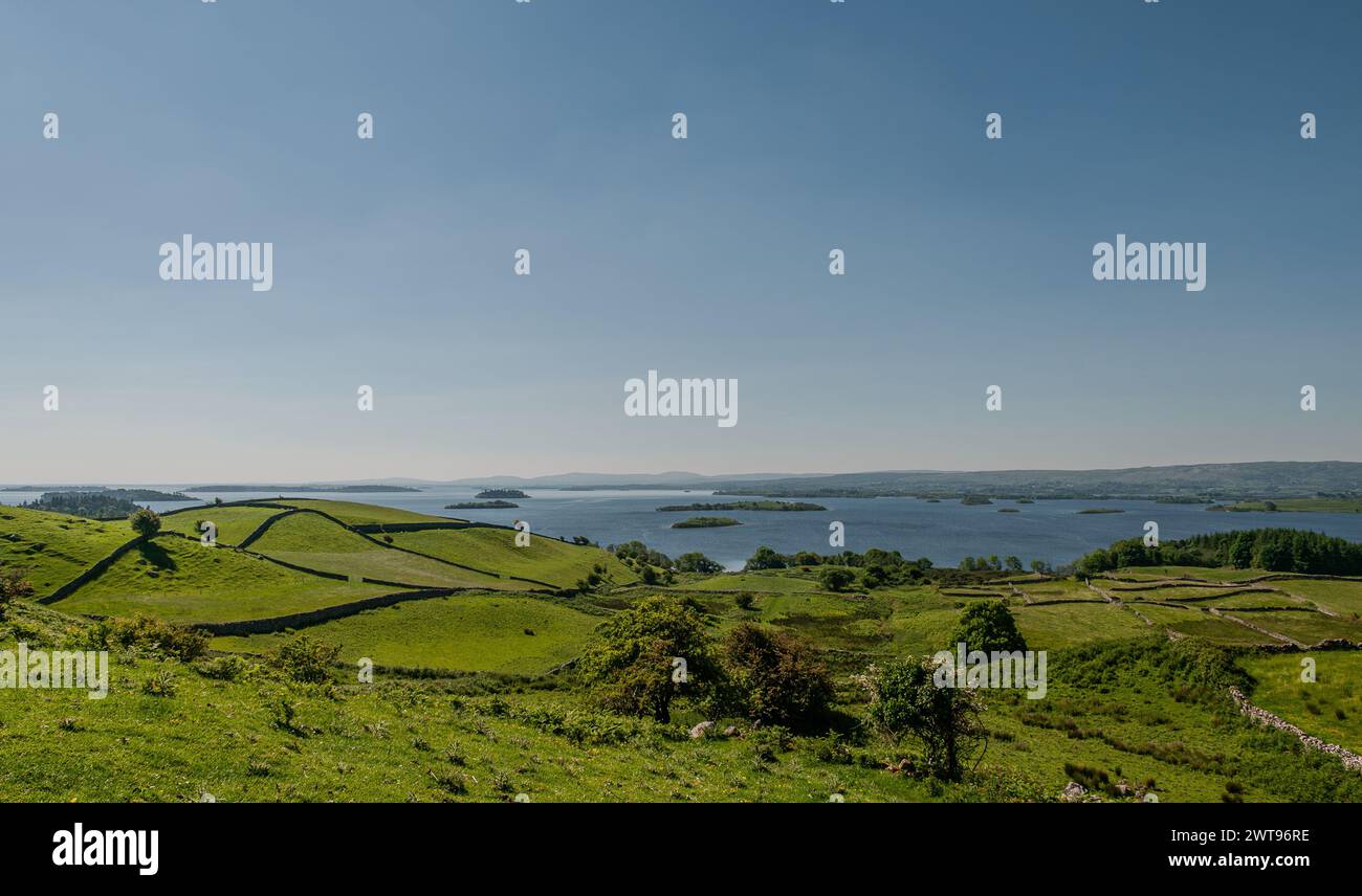 Area naturale protetta dell'Irlanda occidentale caratterizzata da suggestive montagne (catena montuosa delle dodici Cime), distese di torbiere, praterie Foto Stock