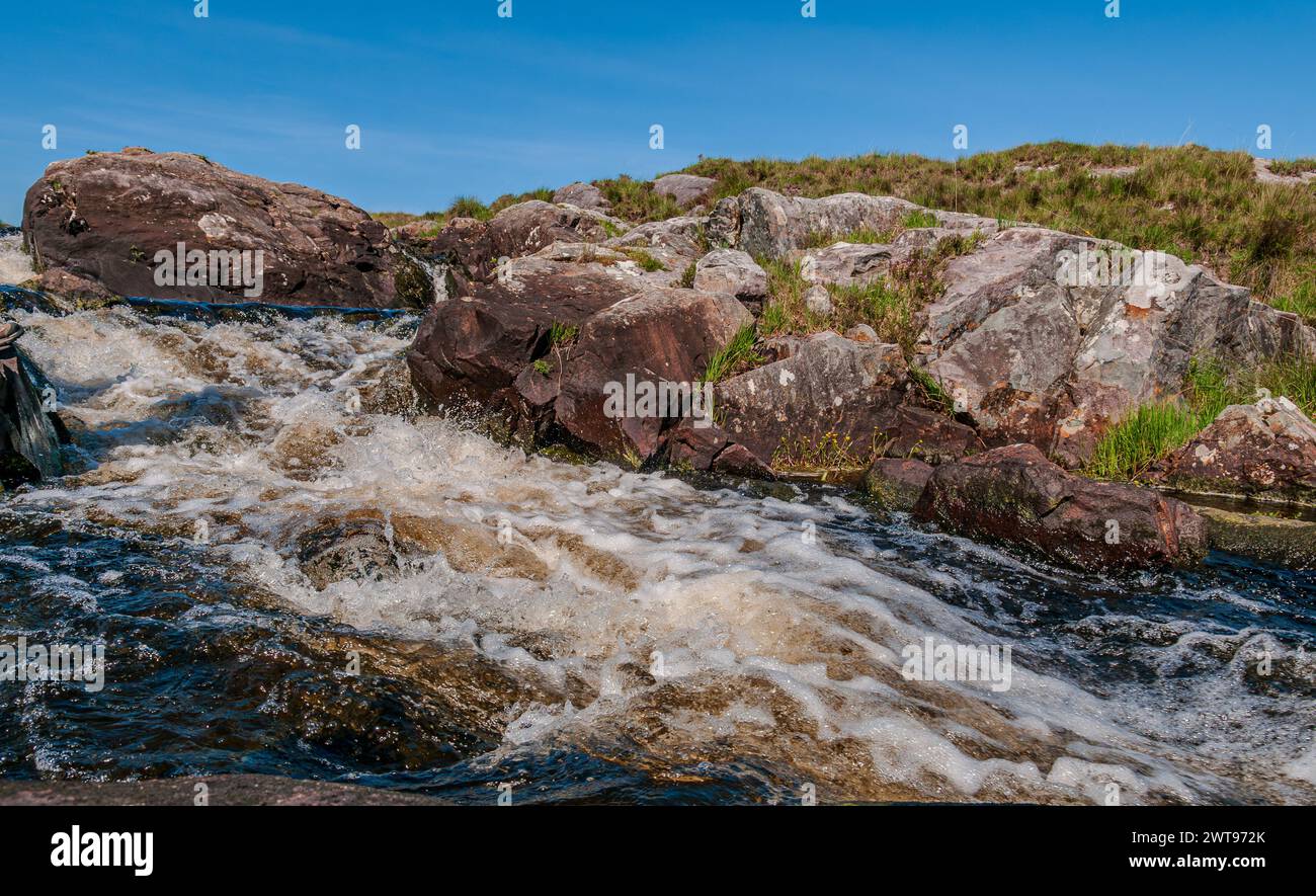Area naturale protetta dell'Irlanda occidentale caratterizzata da suggestive montagne (catena montuosa delle dodici Cime), distese di torbiere, praterie Foto Stock