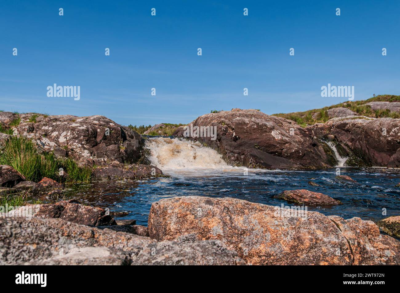 Area naturale protetta dell'Irlanda occidentale caratterizzata da suggestive montagne (catena montuosa delle dodici Cime), distese di torbiere, praterie Foto Stock