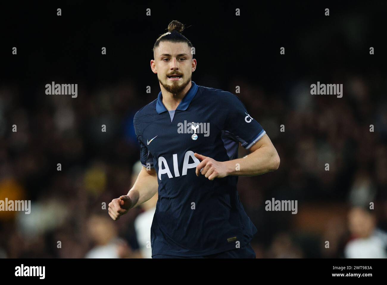 LONDRA, Regno Unito - 16 marzo 2024: Radu Dragusin del Tottenham Hotspur durante la partita di Premier League tra Fulham FC e Tottenham Hotspur FC al Craven Cottage (credito: Craig Mercer/ Alamy Live News) Foto Stock