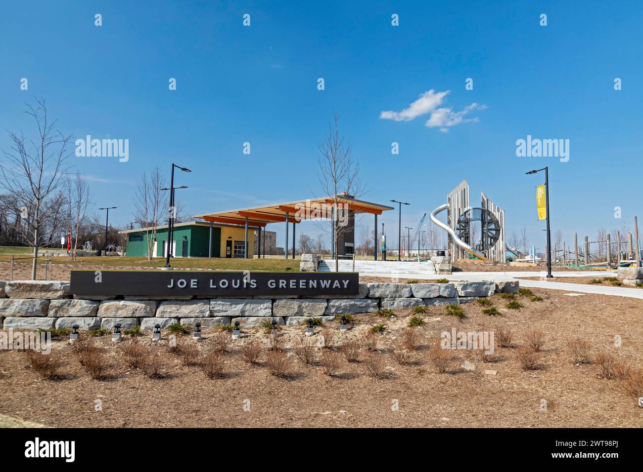 Detroit, Michigan - un ingresso al Joe Louis Greenway. Al termine, la Greenway sarà un percorso ciclabile/a piedi di 27 km che girerà molto Foto Stock