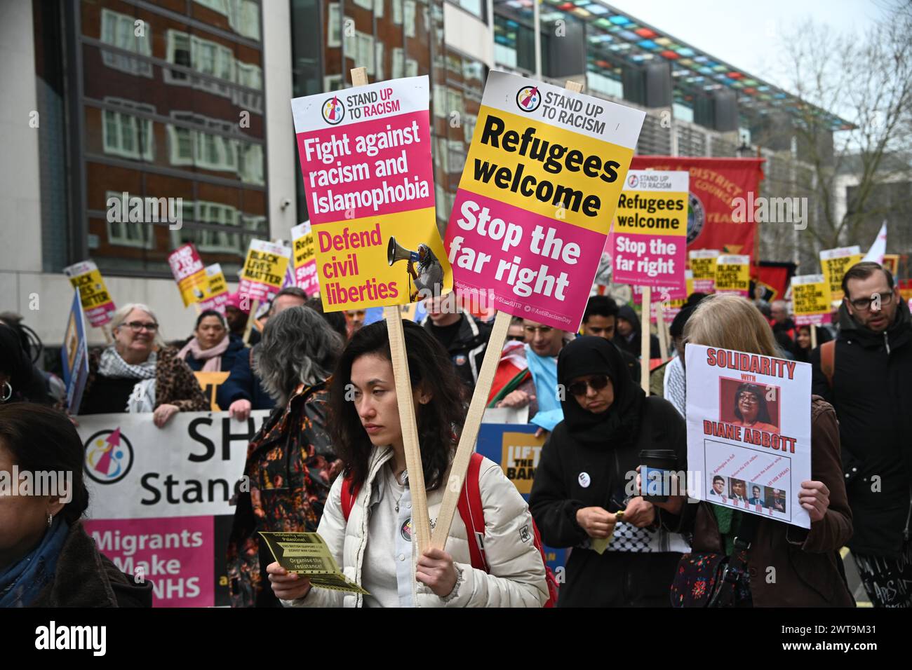 Londra, Regno Unito, 16 marzo 2024. Protesta di Londra e marcia in occasione della giornata delle Nazioni Unite contro il razzismo con marce organizzate da Stand Up to Racism e sostenute dal TUC, dai sindacati e dalle campagne a Londra, Glasgow e Cardiff. Fermare l'islamofobia e l'antisemitismo. Dimostrate contro i gruppi di estrema destra "fermare l'islamofobia, fermare la sinofobia e l'antisemitismo”. I rifugiati sono i benvenuti, ferma il Ruanda. Restaurato il laburista Diane Abbott. Razzista Tories Out, raduno fuori Home Office, marcia verso Downing Street per una festa di strada a Londra, Regno Unito. Credito: Vedi li/Picture Capital/Alamy Live News Foto Stock