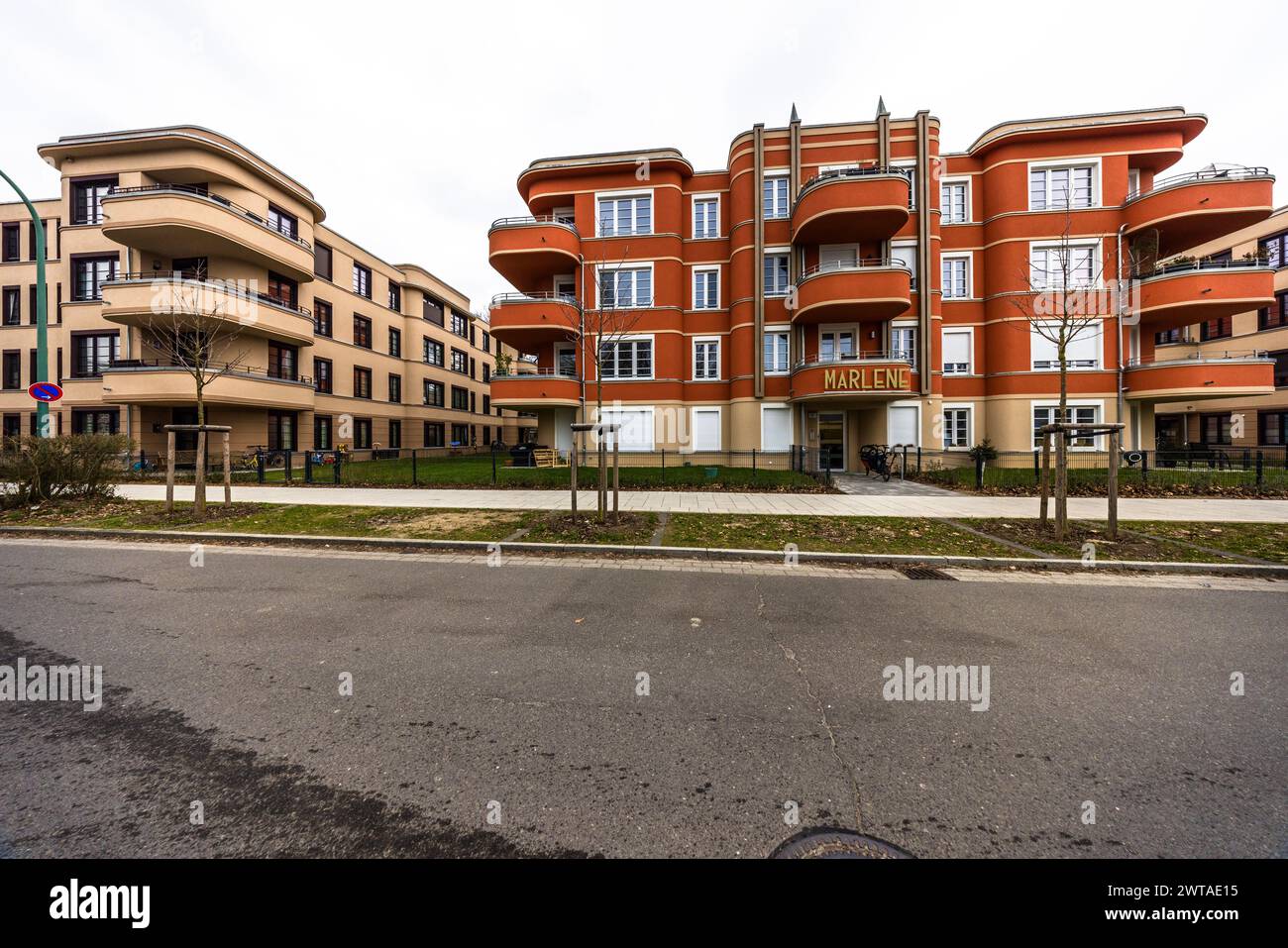 I moderni appartamenti in Lotte-Loebinger-Strasse prendono il nome da famosi film divini come Marlene o Zarah. Potsdam, Brandeburgo, Brandeburgo, Germania Foto Stock
